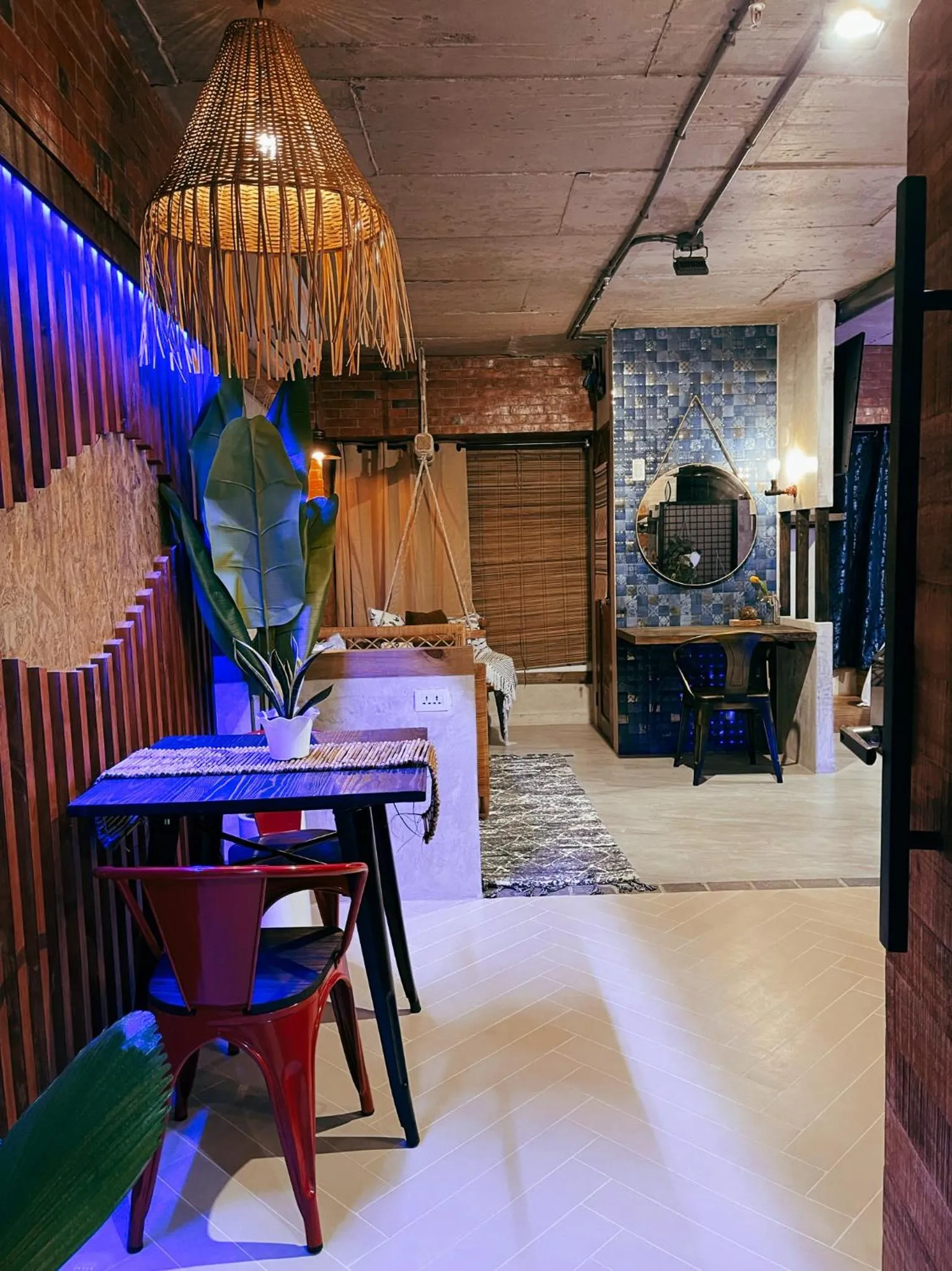 Living room in Blue Tulip - 4mins from Mactan Airport