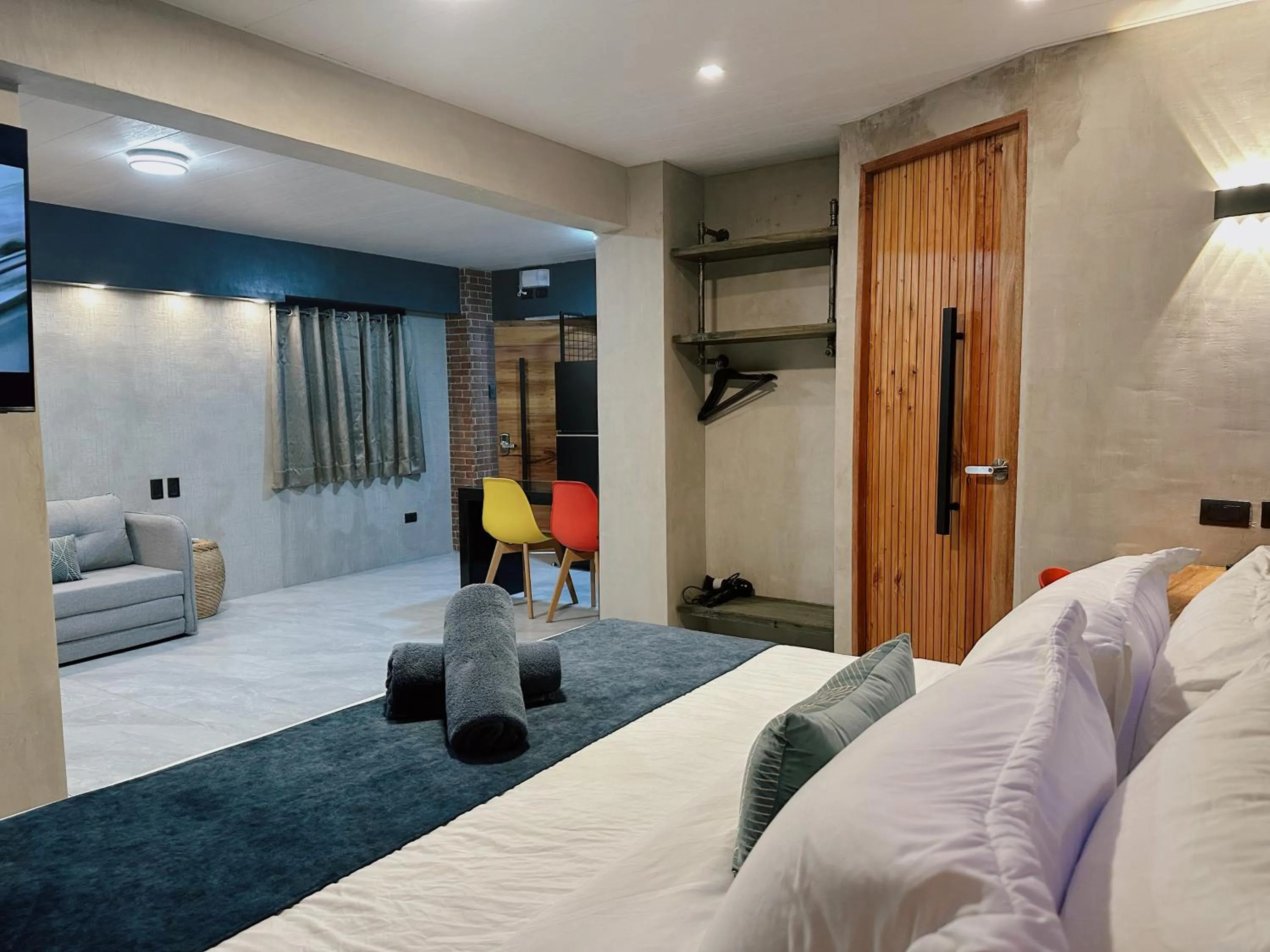 Photo of the whole room, Bed in Blue Tulip - 4mins from Mactan Airport