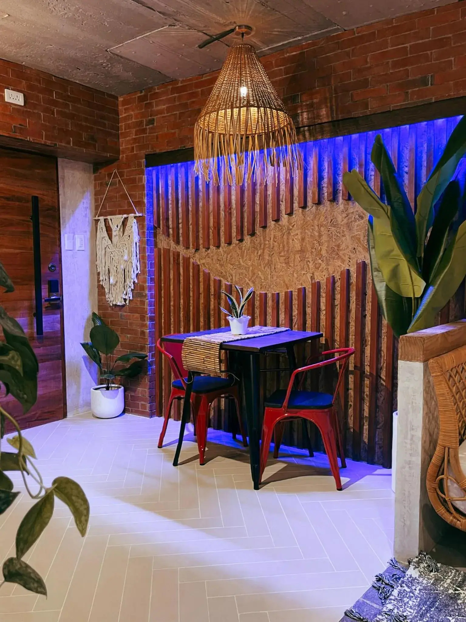 Dining area in Blue Tulip - 4mins from Mactan Airport Dining area in Blue Tulip - 4mins from Mactan Airport