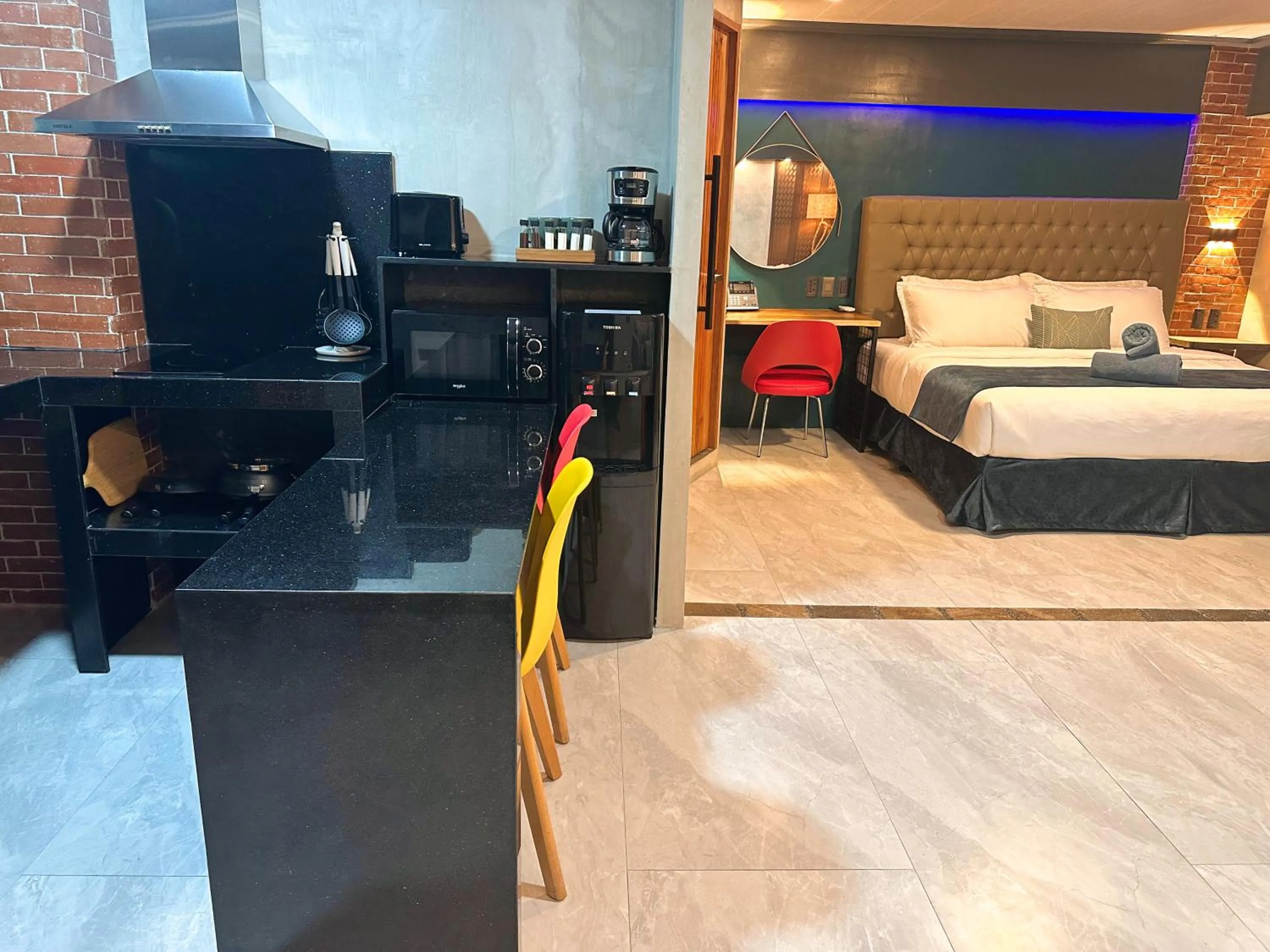 Photo of the whole room, Bed in Blue Tulip - 4mins from Mactan Airport