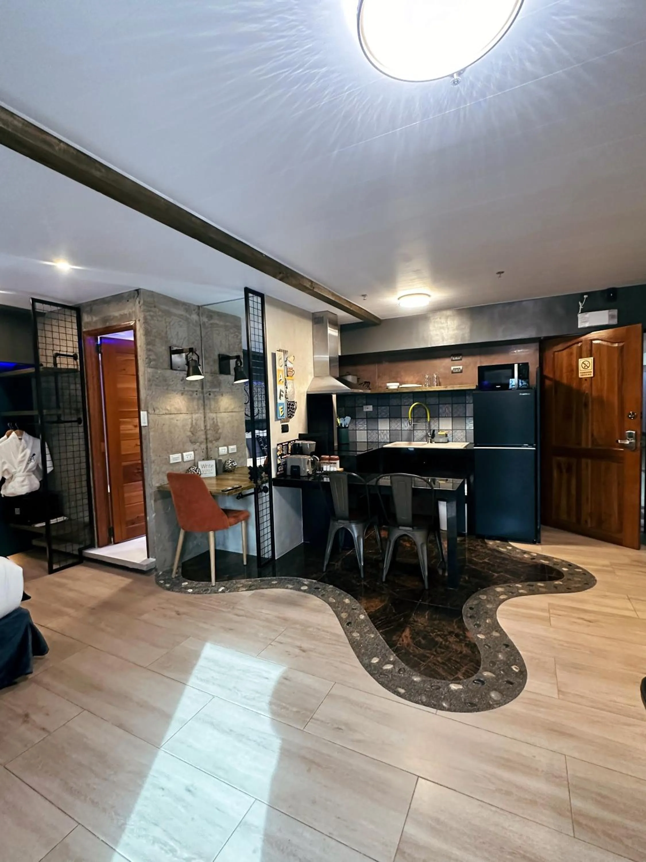 Kitchen or kitchenette in Blue Tulip - 4mins from Mactan Airport