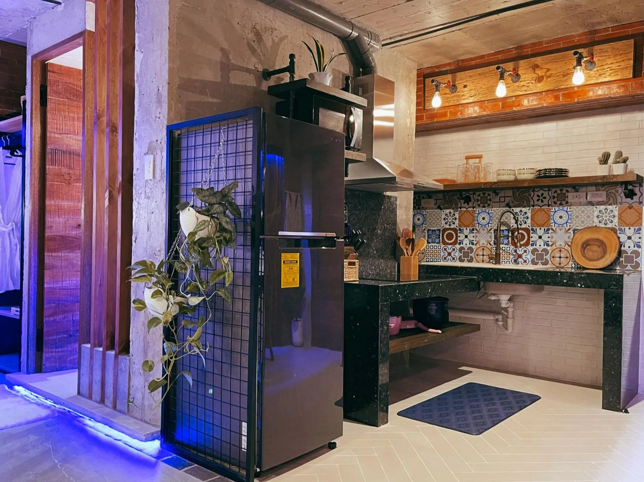 Kitchen or kitchenette in Blue Tulip - 4mins from Mactan Airport