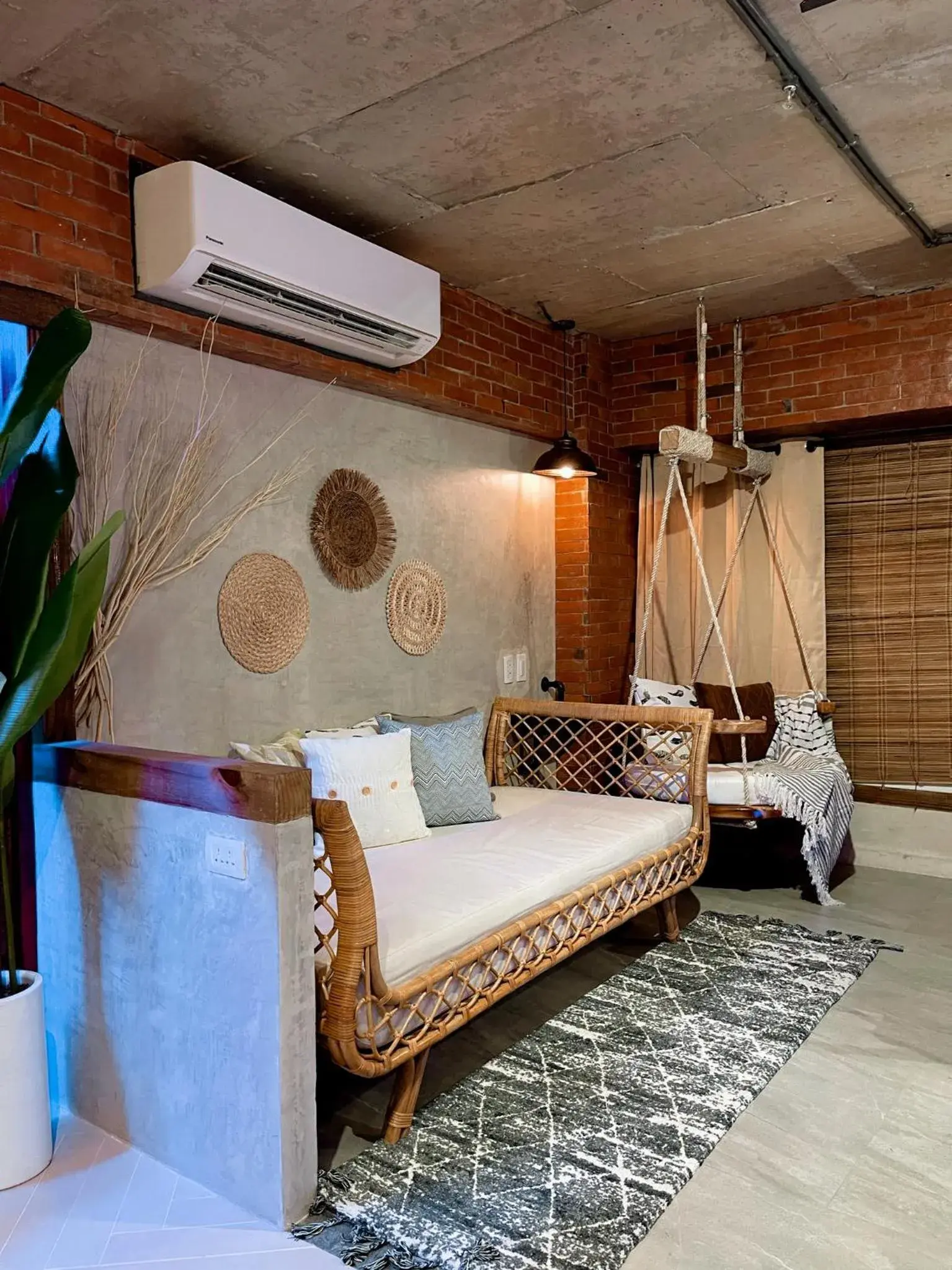 Living room, Bed in Blue Tulip - 4mins from Mactan Airport Living room, Bed in Blue Tulip - 4mins from Mactan Airport