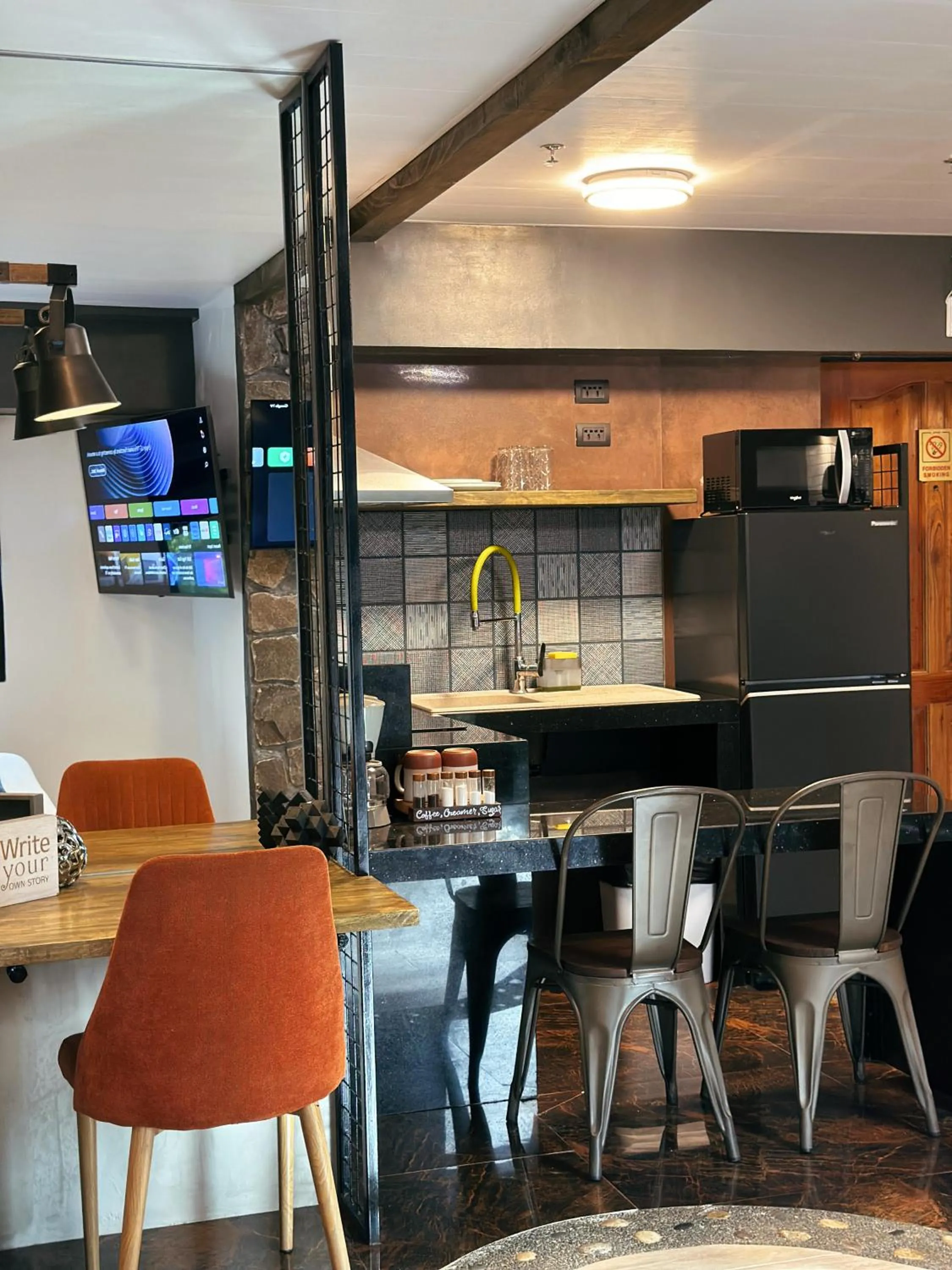 Kitchen or kitchenette in Blue Tulip - 4mins from Mactan Airport