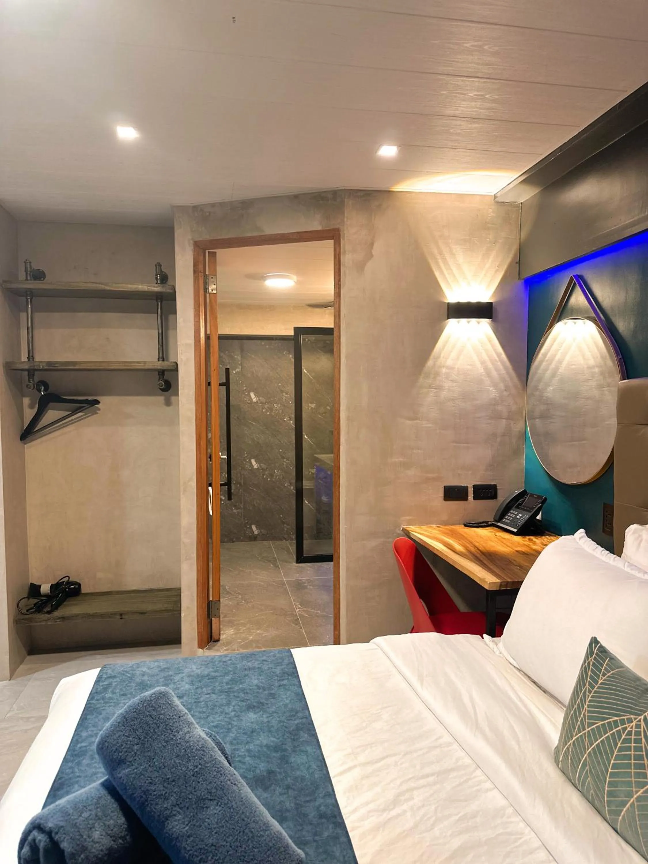 Bedroom, Bed in Blue Tulip - 4mins from Mactan Airport