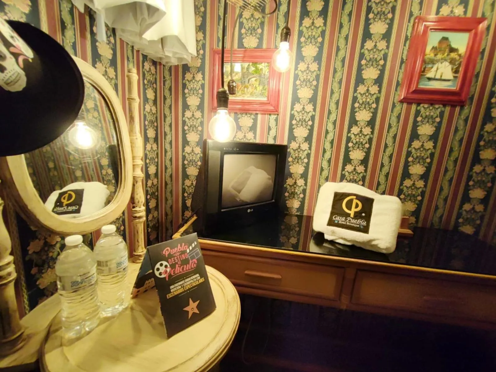 Decorative detail, TV/Entertainment Center in Hotel Temático Casa Puebla