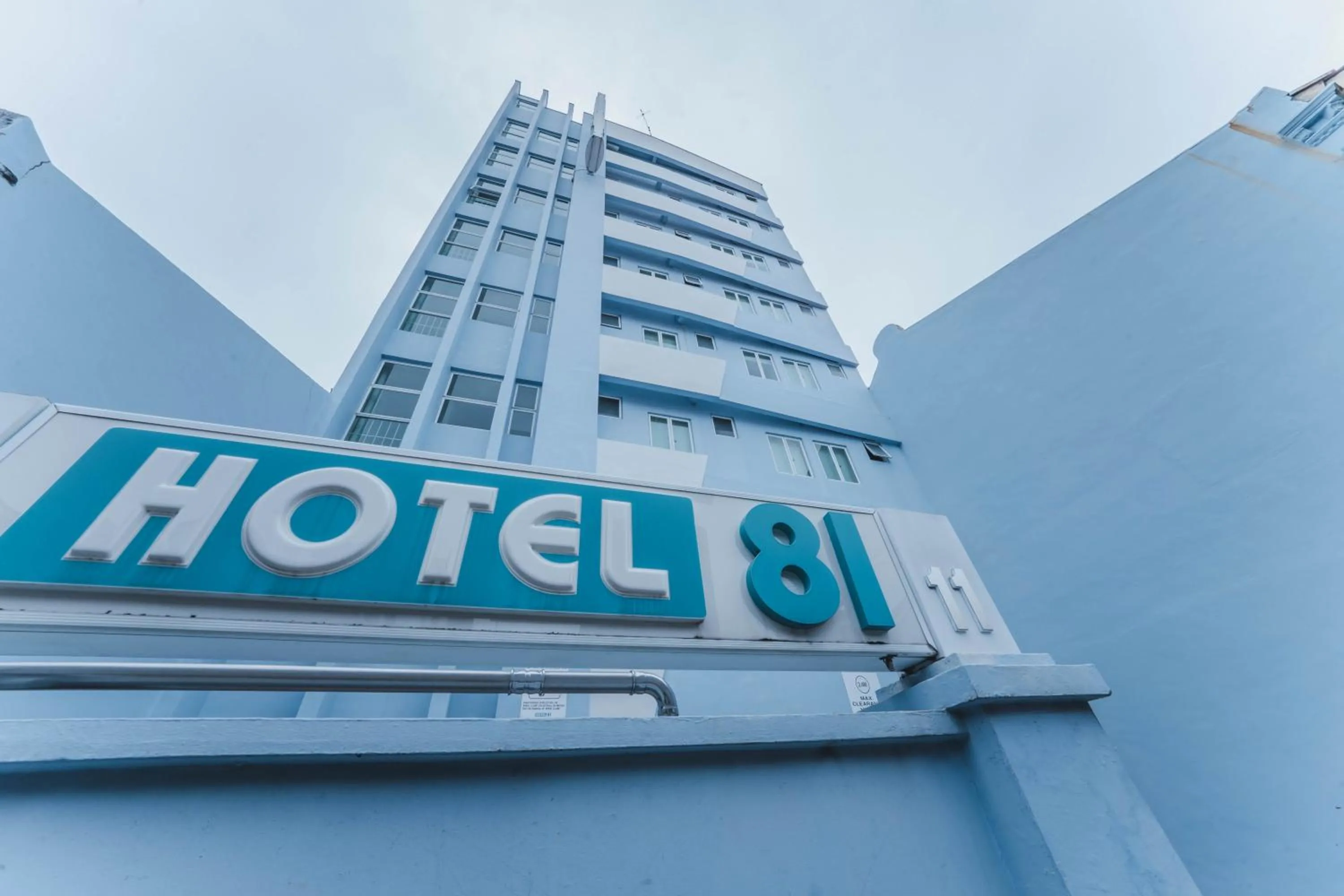 Facade/entrance in Hotel 81 Joy