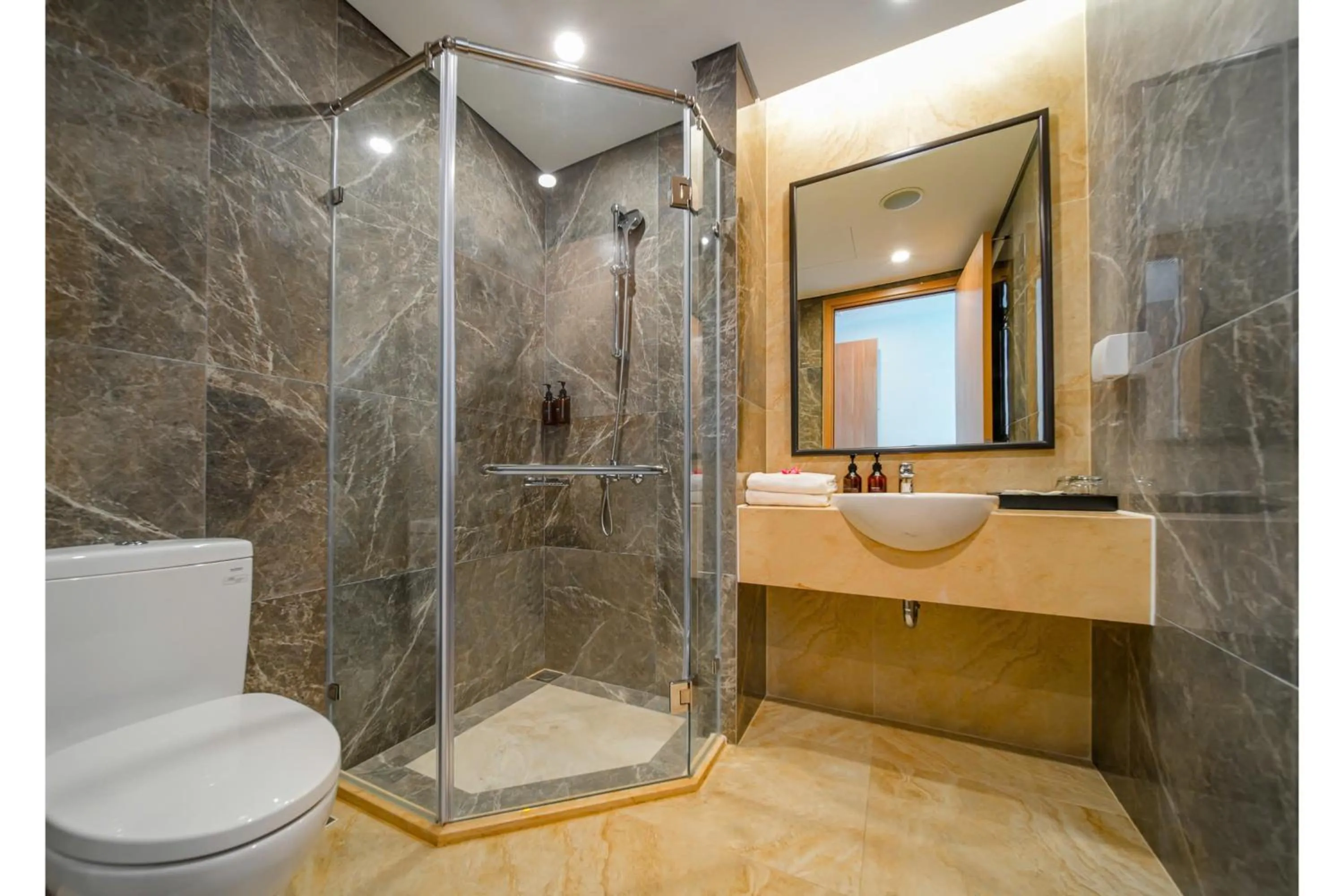Shower in Wyndham Garden Grandworld Phu Quoc