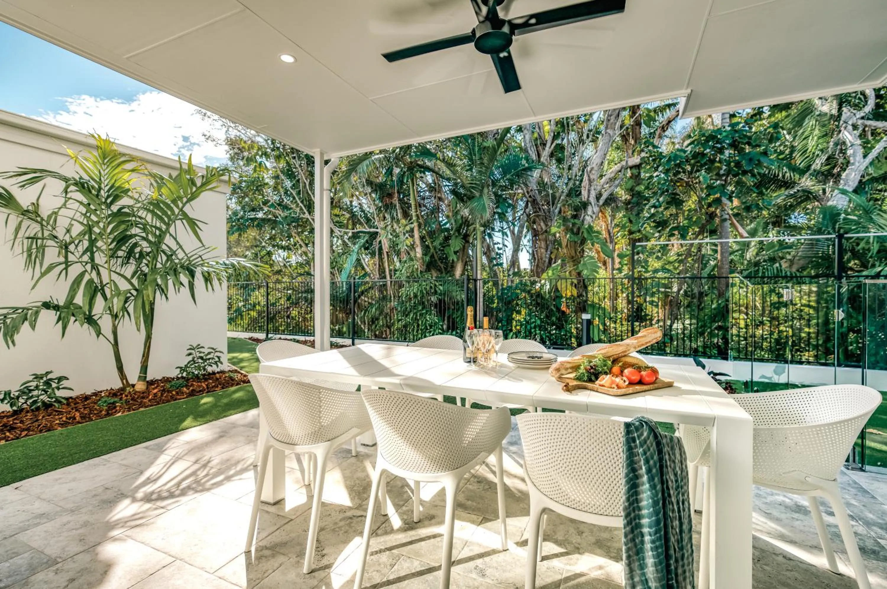 Dining area in Essence Peregian Beach