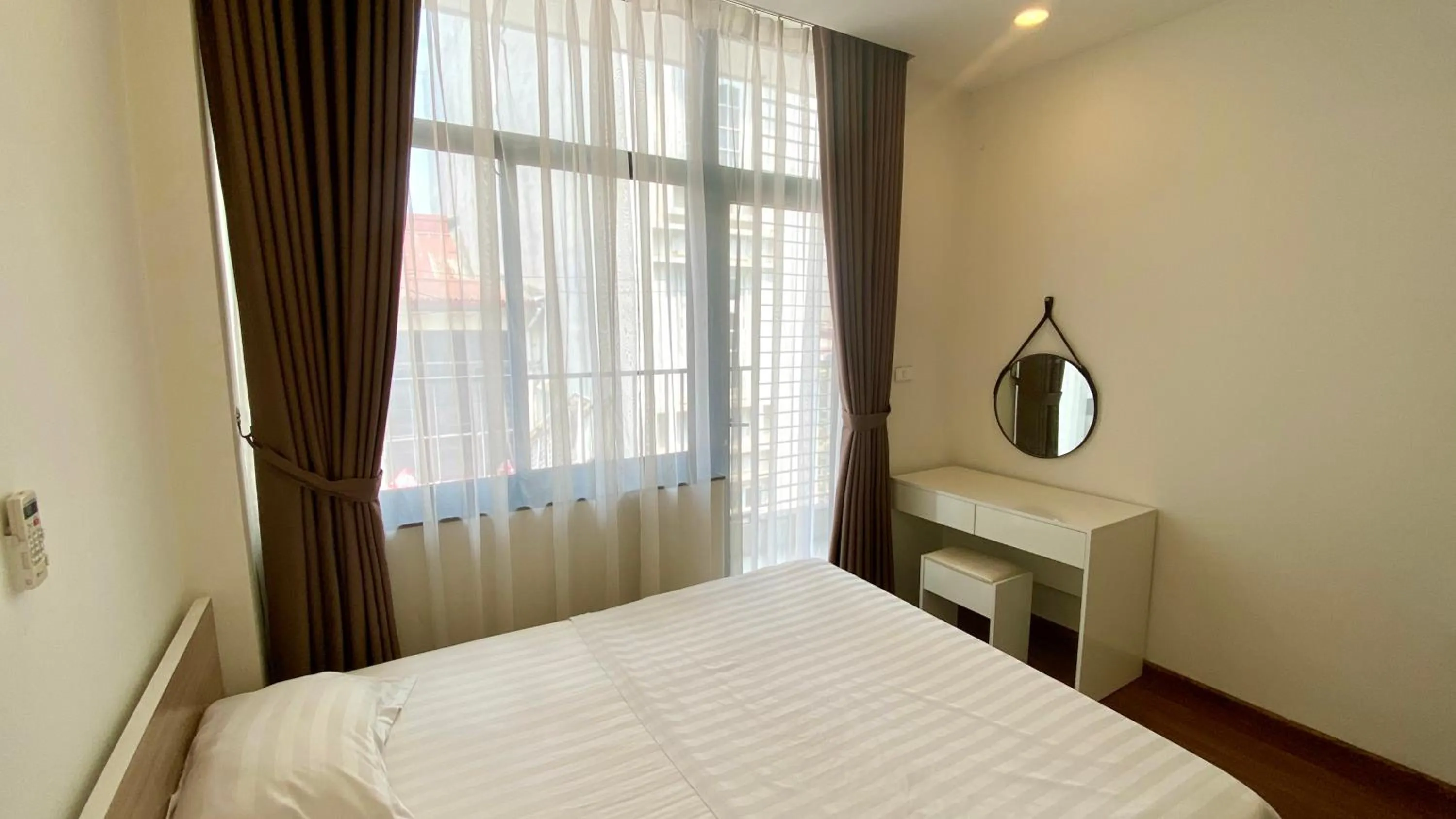 Bed in Era Apartment Đông Các