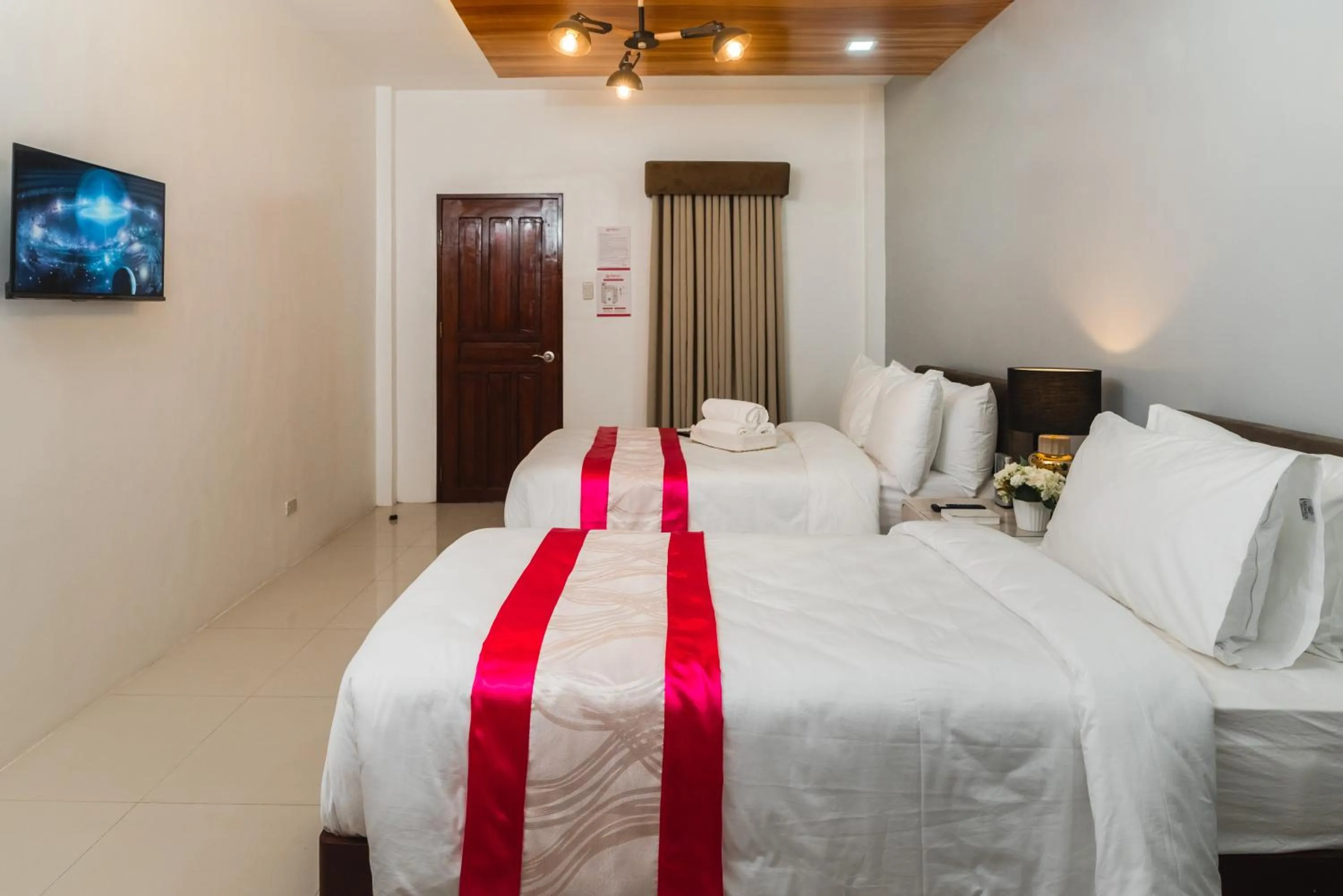 Bed in Monica Midtown Suites