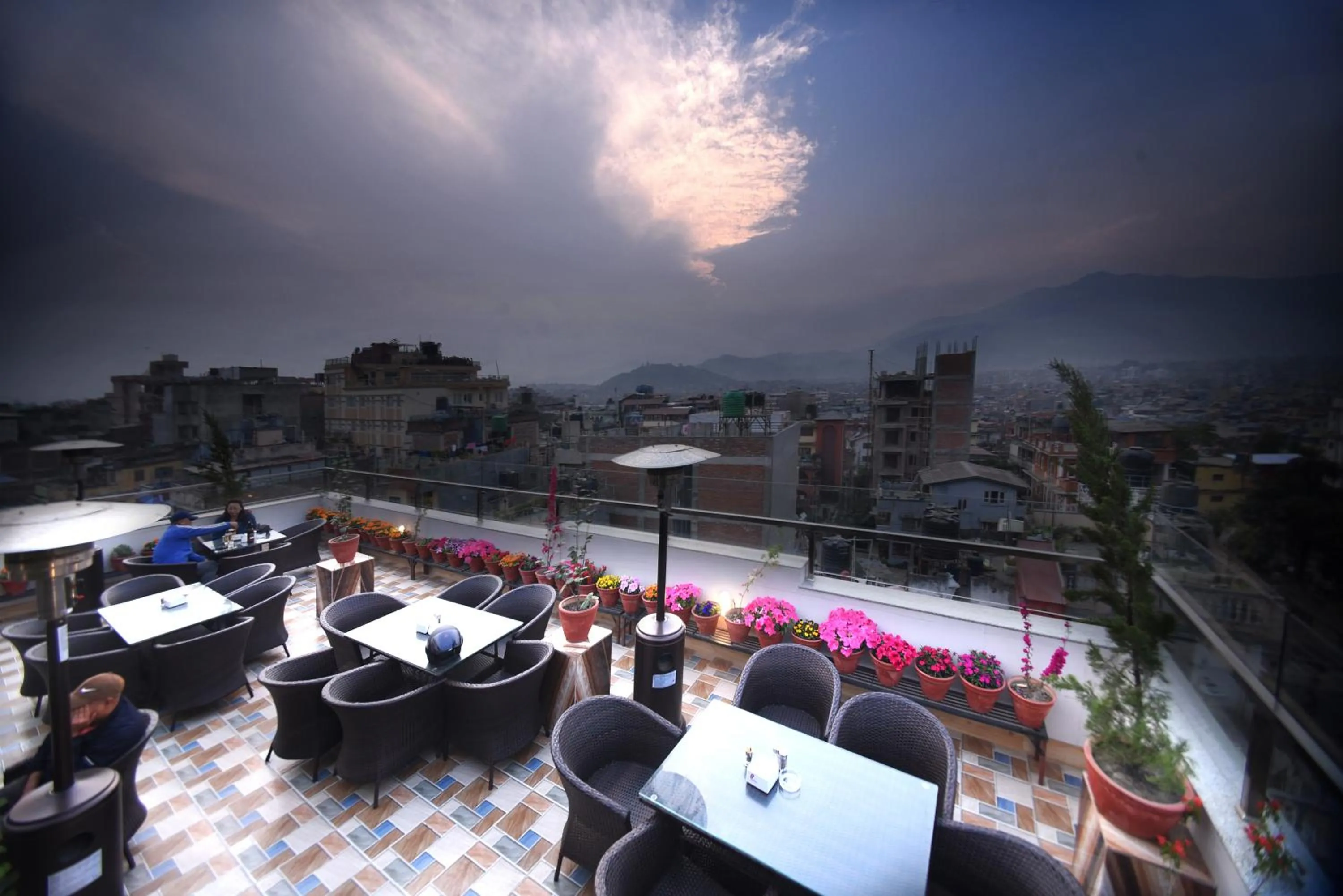 Restaurant/places to eat in Hotel Simal