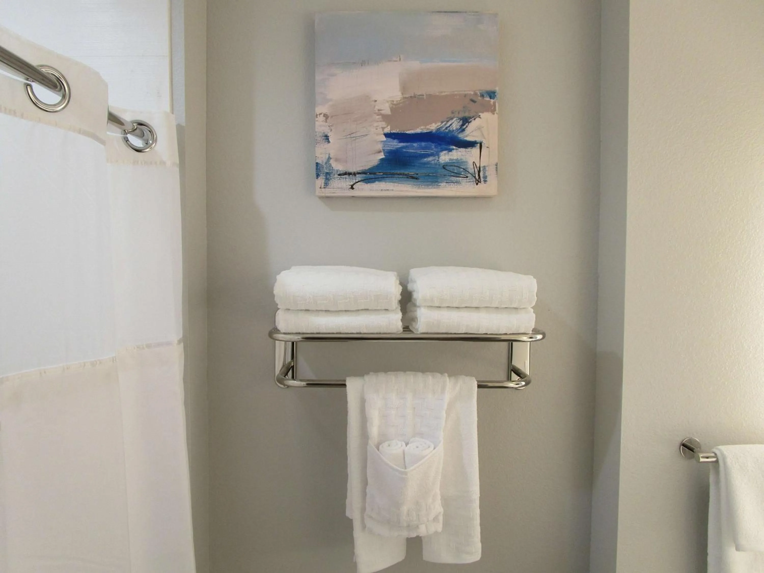 Bathroom in Reddy Hotel Bonham