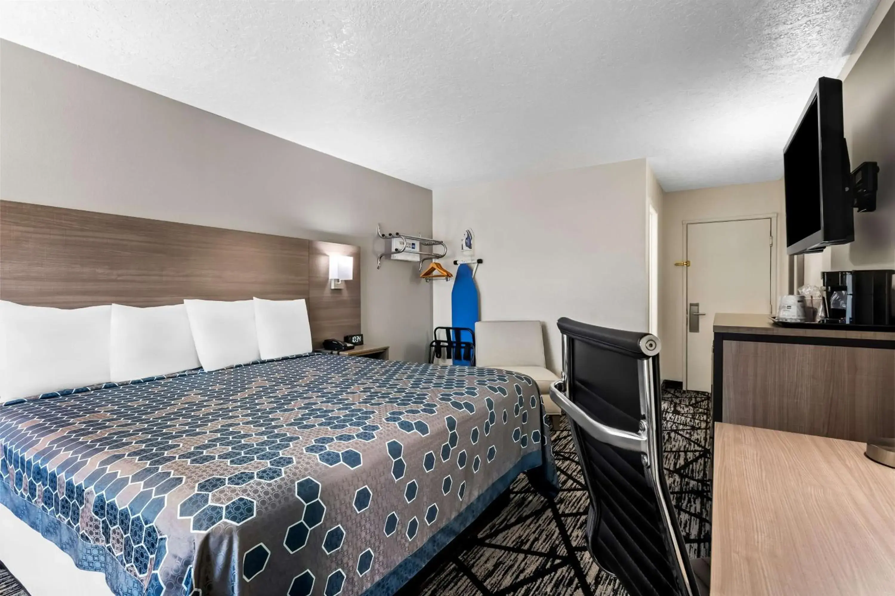 Bedroom, Bed in SureStay Hotel by Best Western Duncan Bedroom, Bed in SureStay Hotel by Best Western Duncan