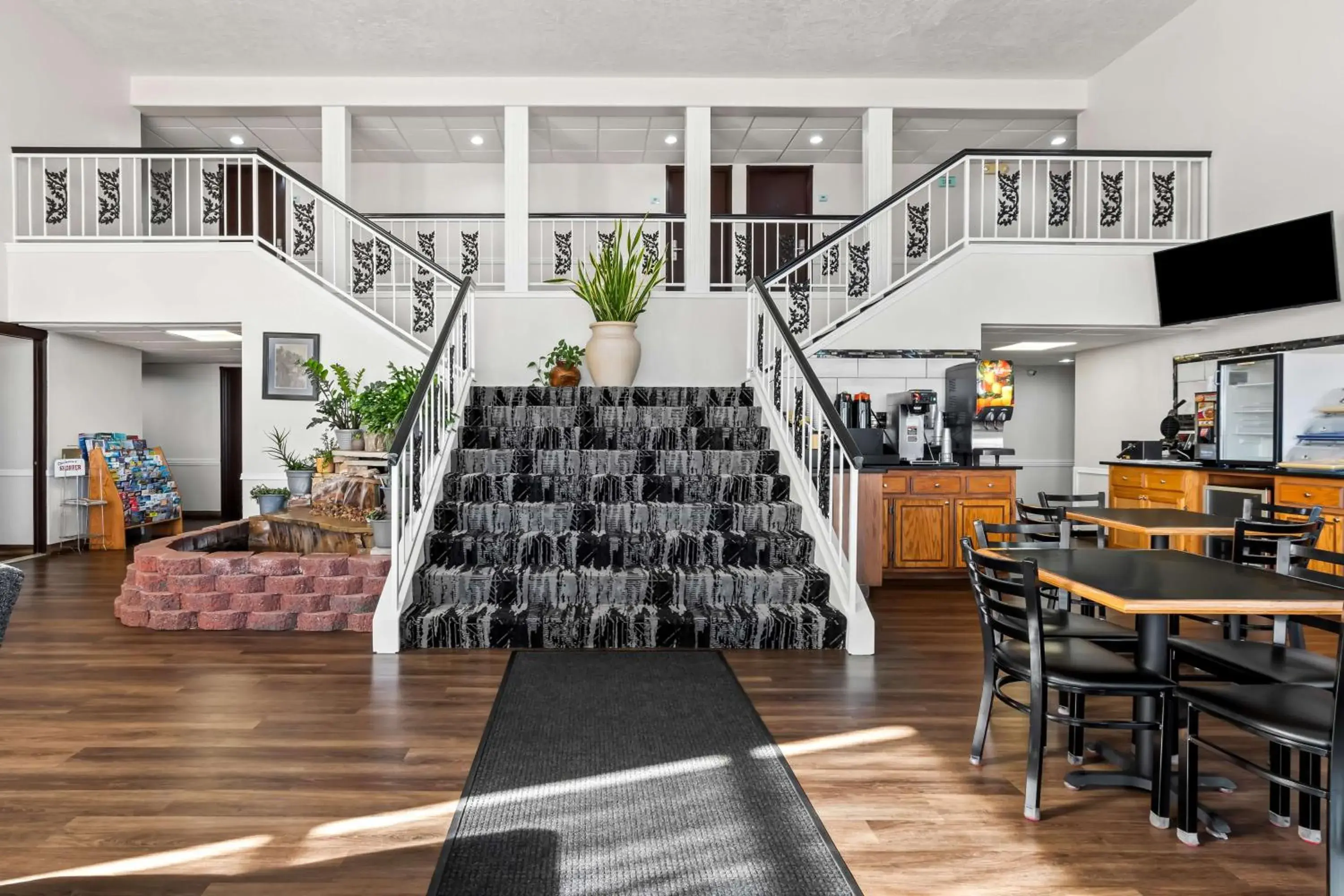 Lobby or reception in SureStay Hotel by Best Western Duncan Lobby or reception in SureStay Hotel by Best Western Duncan