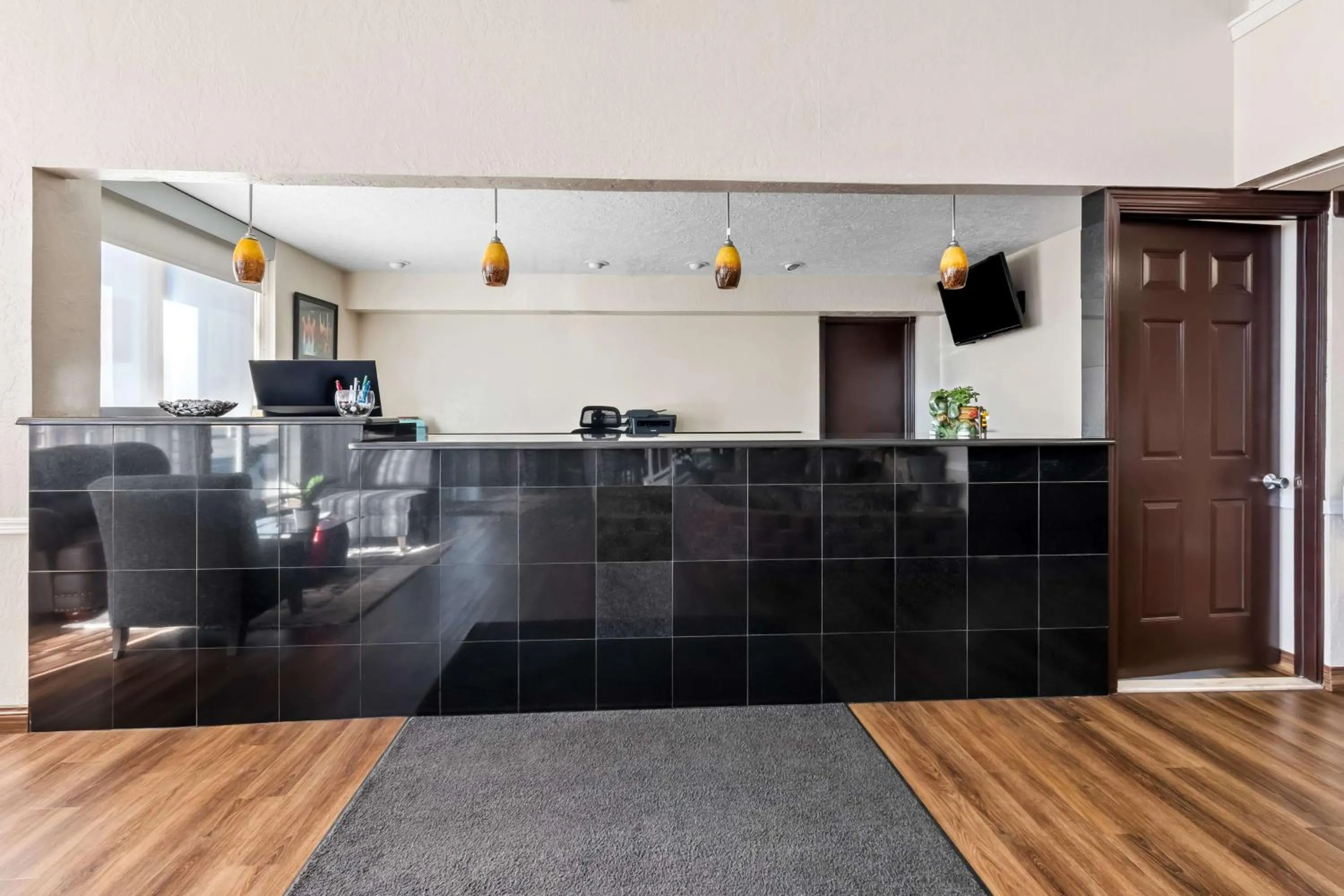 Lobby or reception in SureStay Hotel by Best Western Duncan