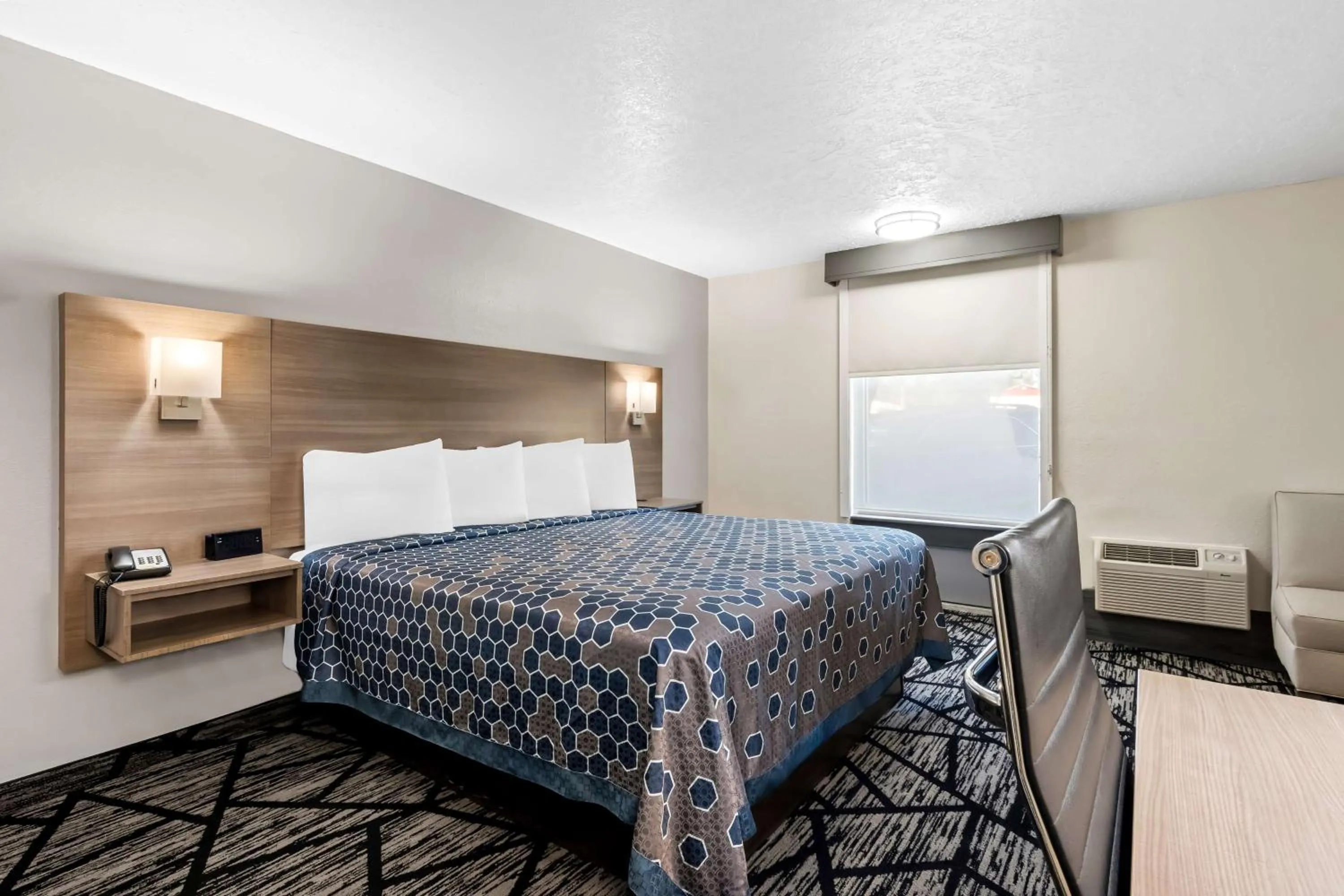 Bedroom, Bed in SureStay Hotel by Best Western Duncan