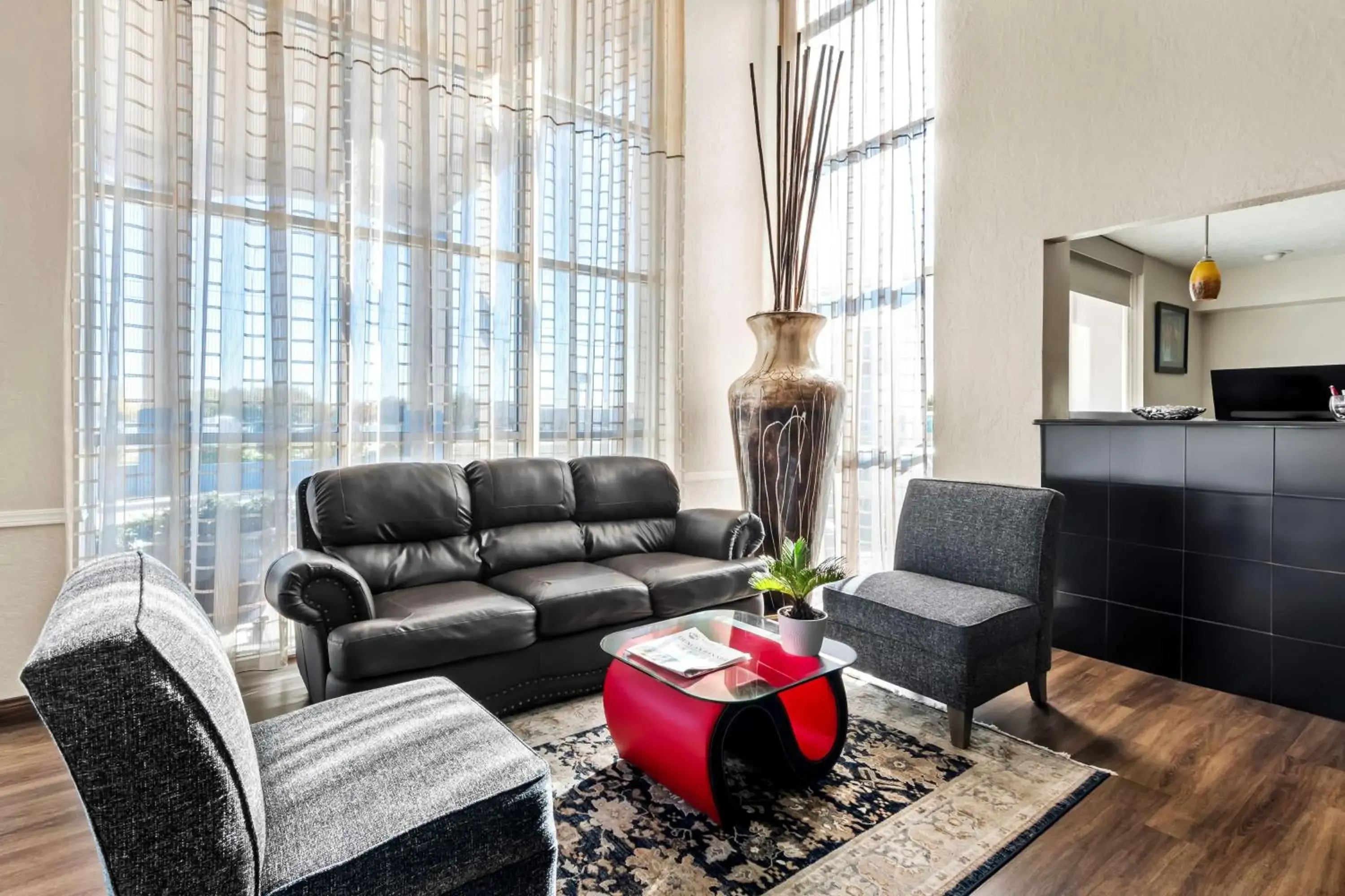 Lobby or reception in SureStay Hotel by Best Western Duncan Lobby or reception in SureStay Hotel by Best Western Duncan