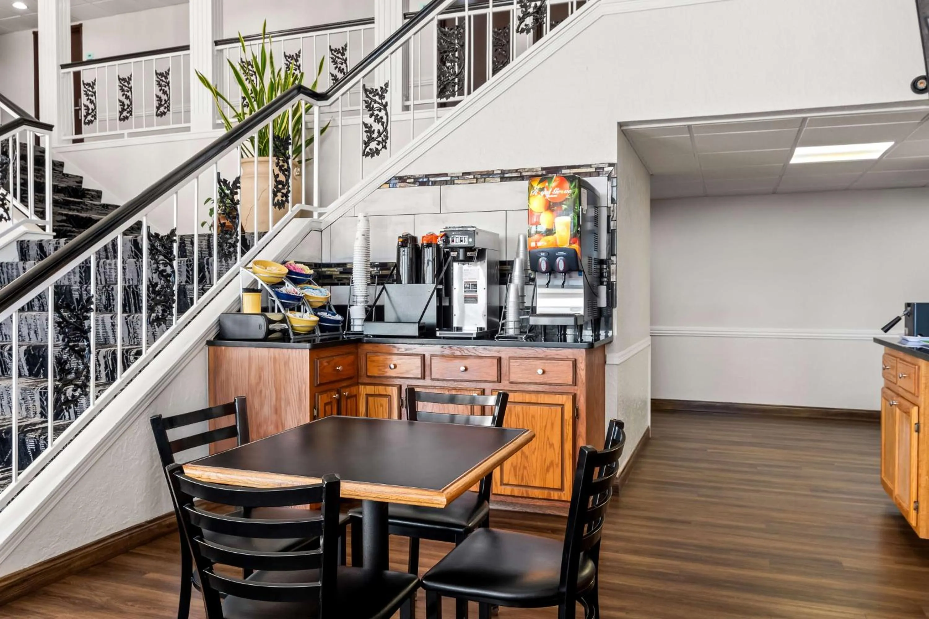 Breakfast in SureStay Hotel by Best Western Duncan