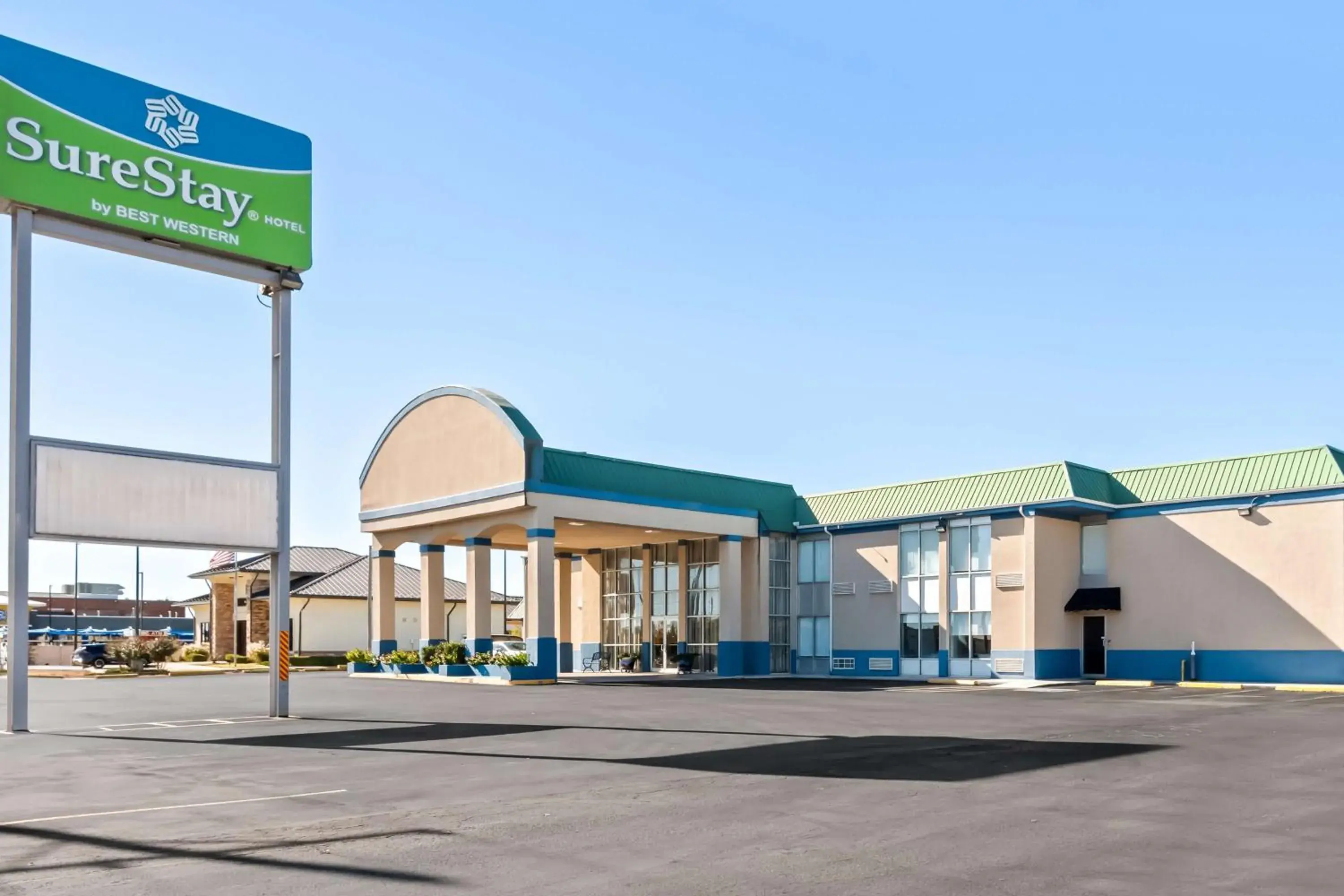 Property building in SureStay Hotel by Best Western Duncan Property building in SureStay Hotel by Best Western Duncan