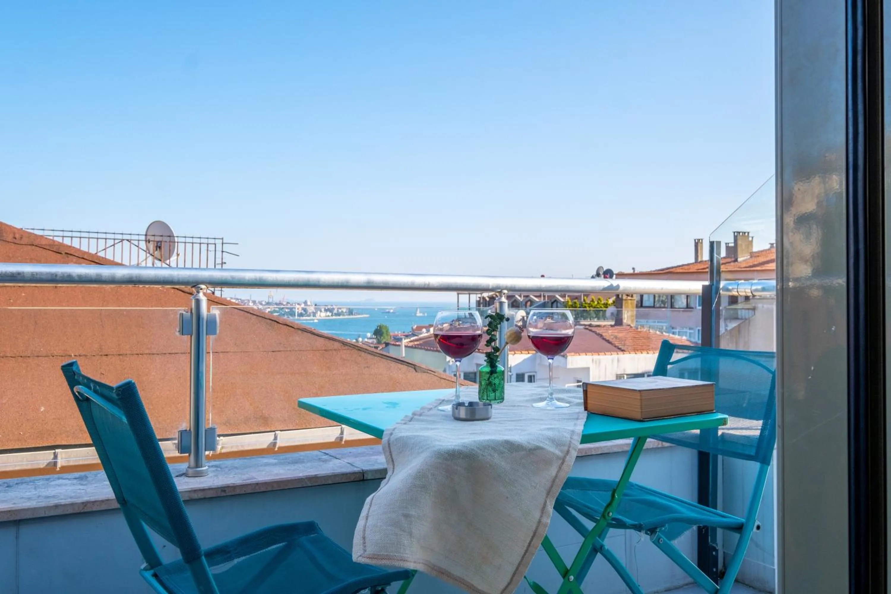 Balcony/Terrace in Wind Suit