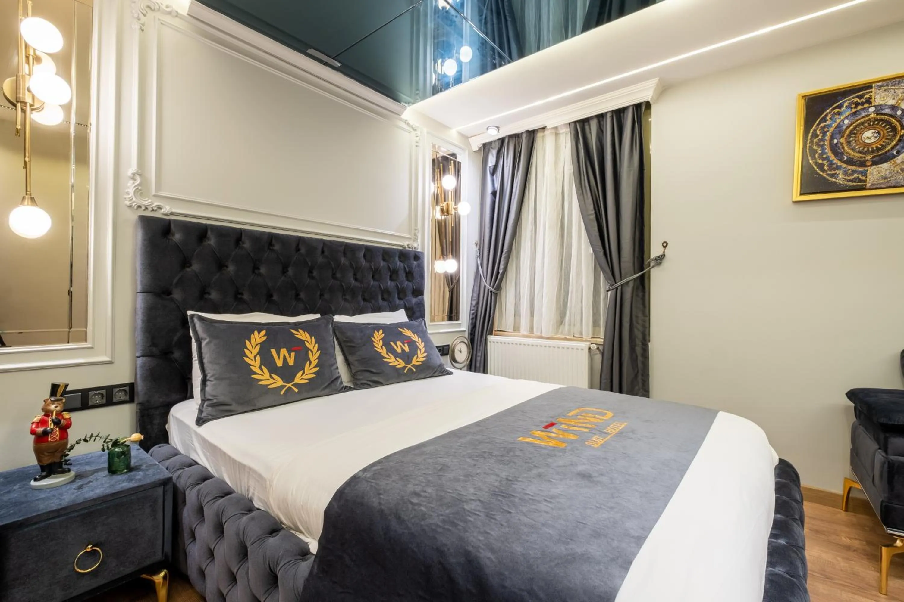 Photo of the whole room, Bed in Wind Suit