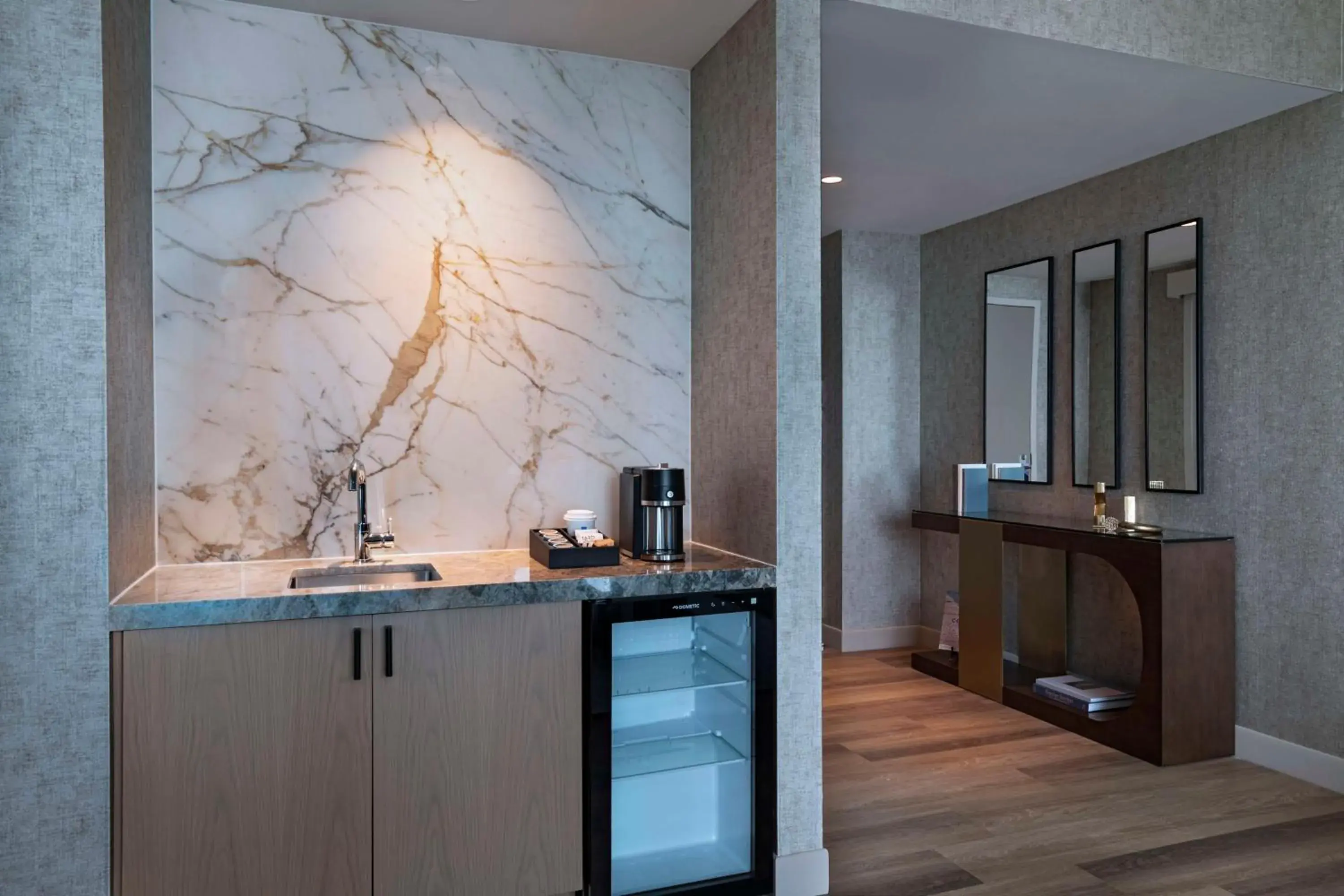 Photo of the whole room in Hyatt Regency Baytown-Houston Photo of the whole room in Hyatt Regency Baytown-Houston