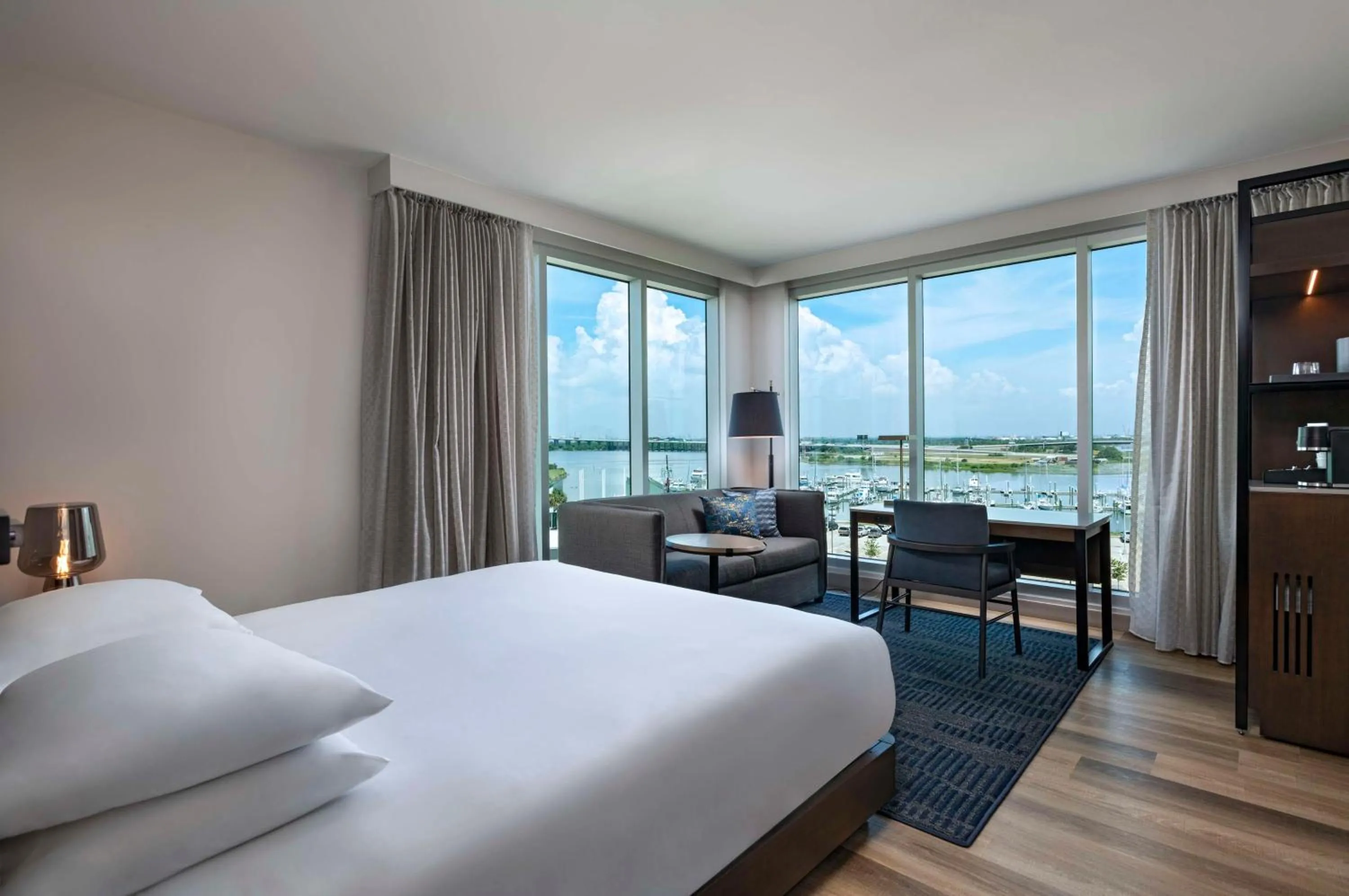 Bedroom, Bed in Hyatt Regency Baytown-Houston