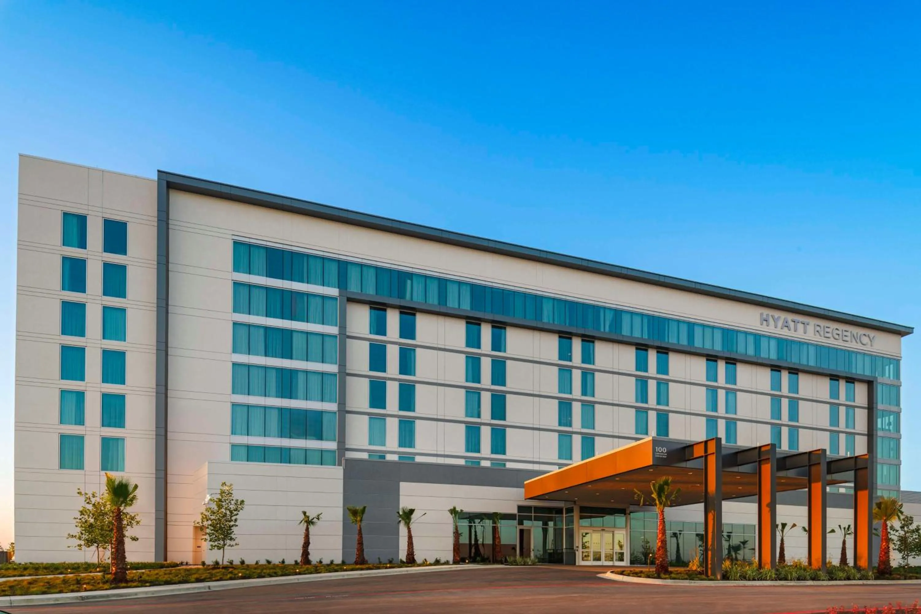 Property building in Hyatt Regency Baytown-Houston