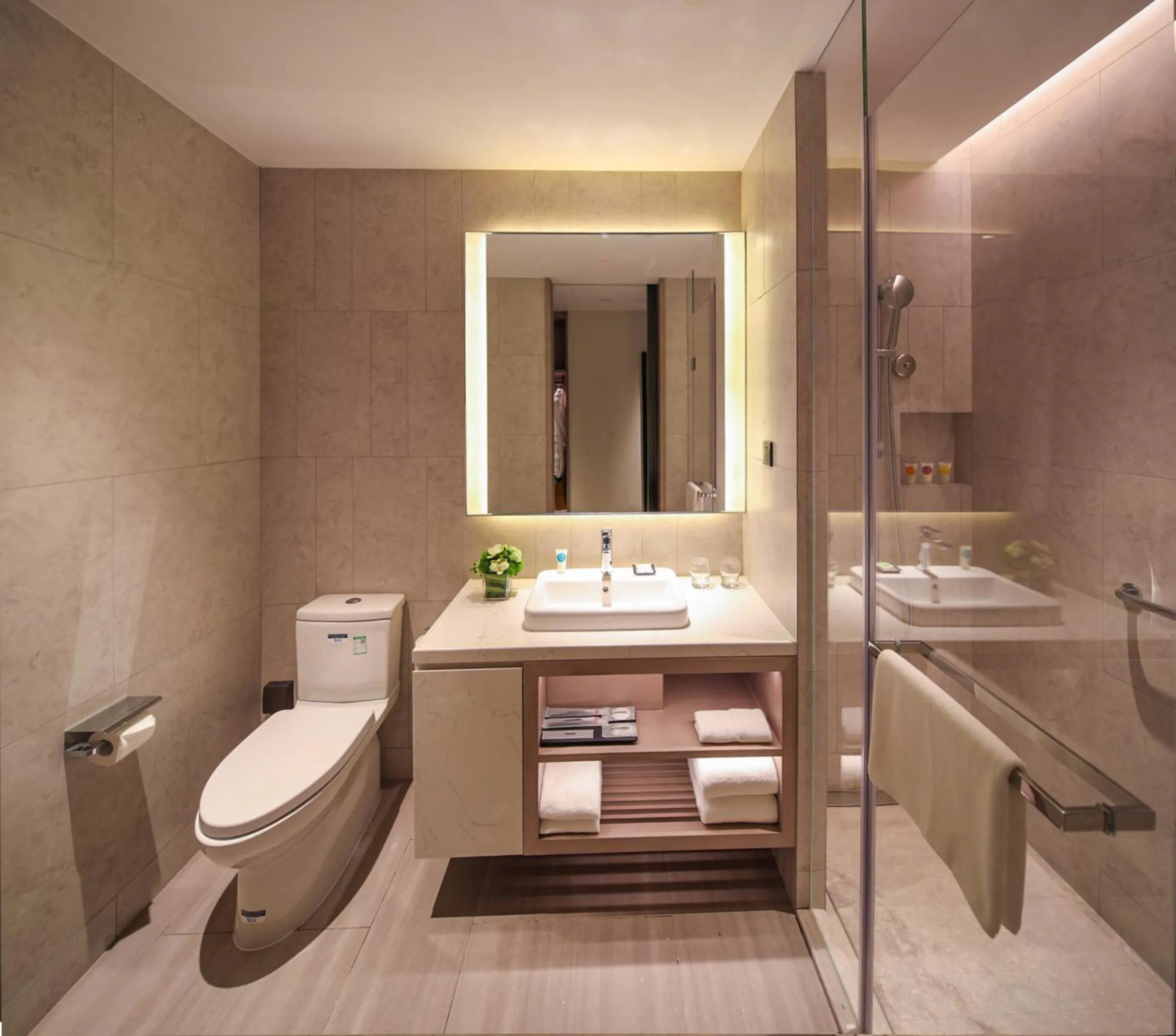 Toilet in Hyatt Place Hangzhou International Airport