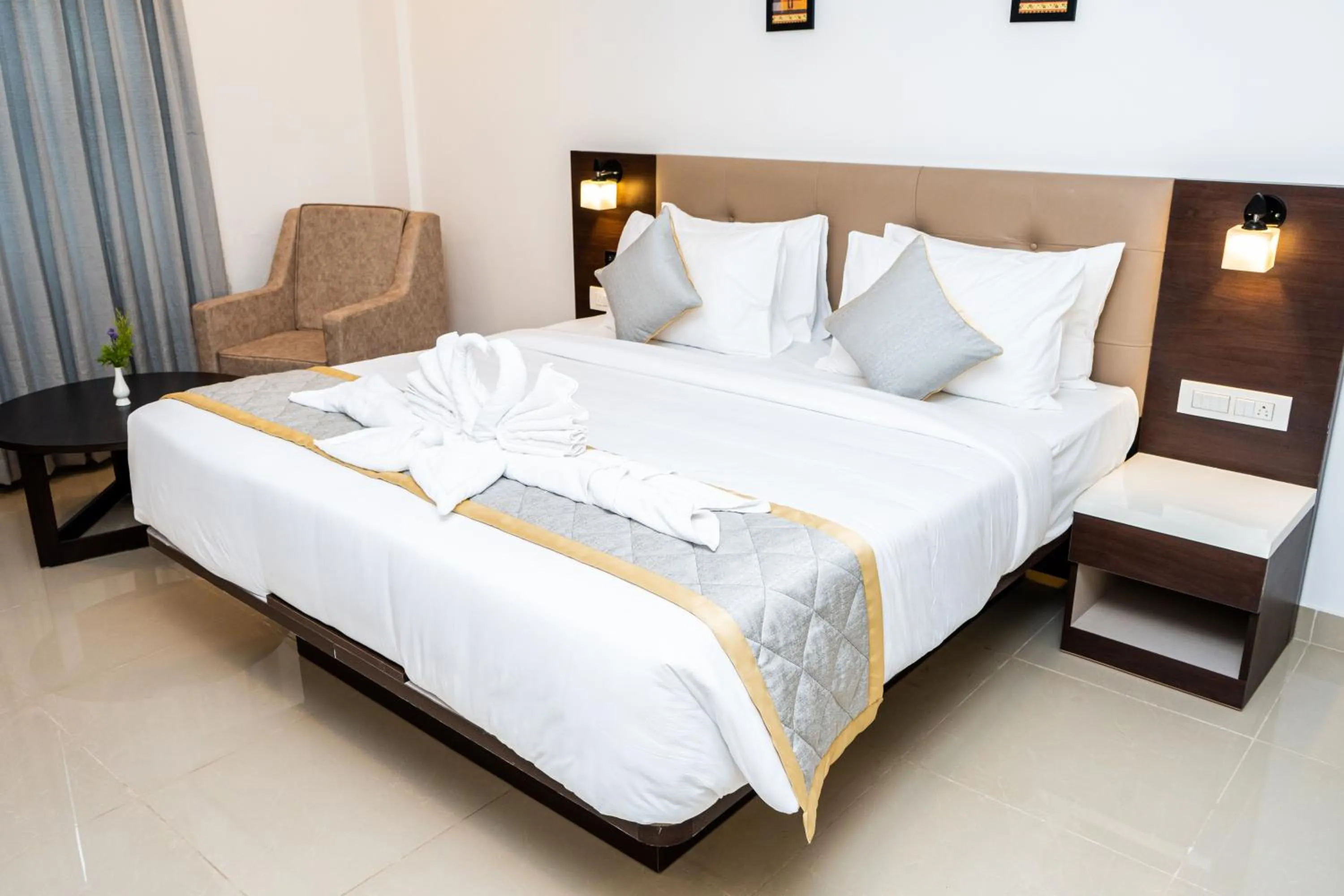 Bedroom, Bed in Marksman Resort