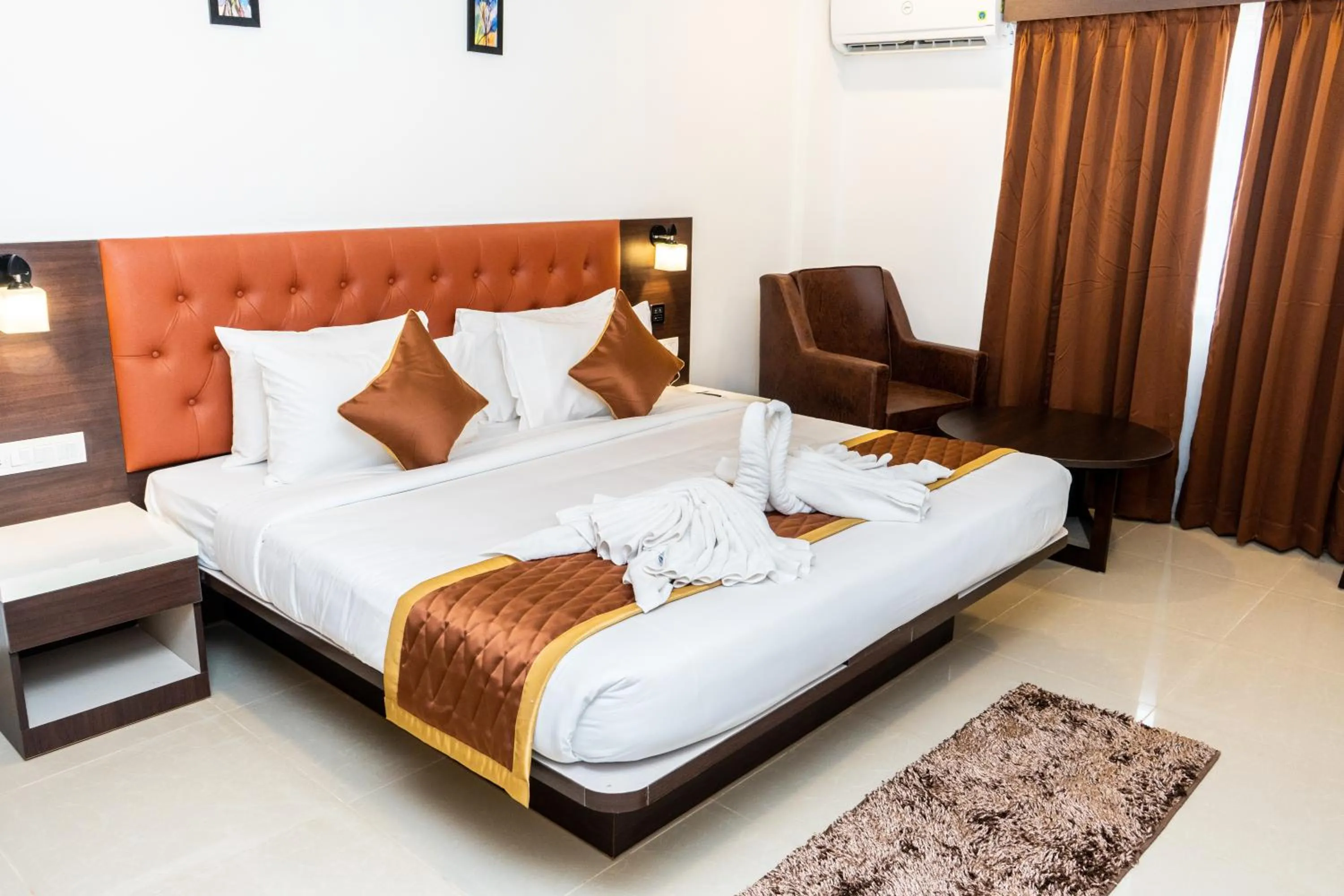 Bedroom, Bed in Marksman Resort