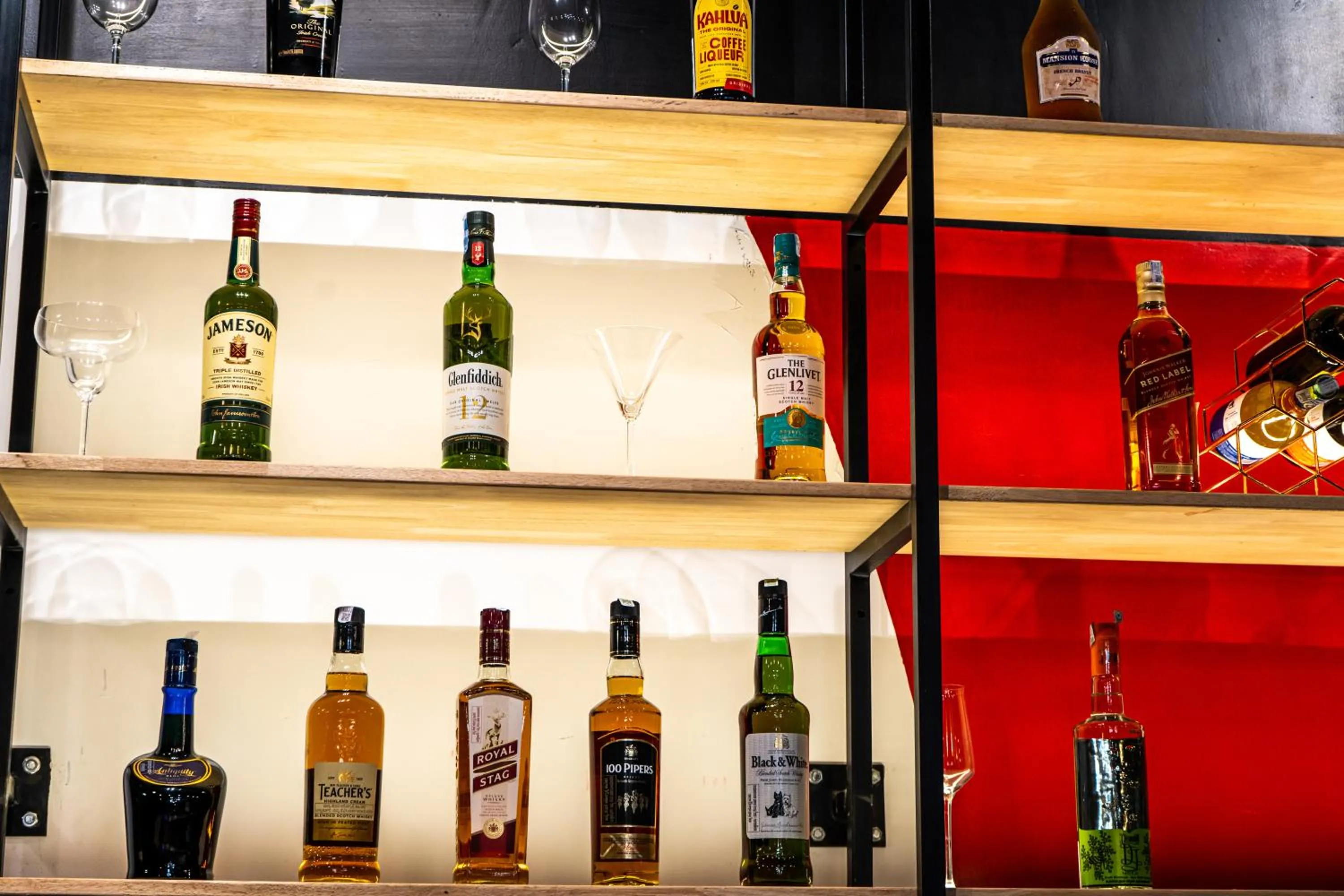 Lounge or bar in Marksman Resort