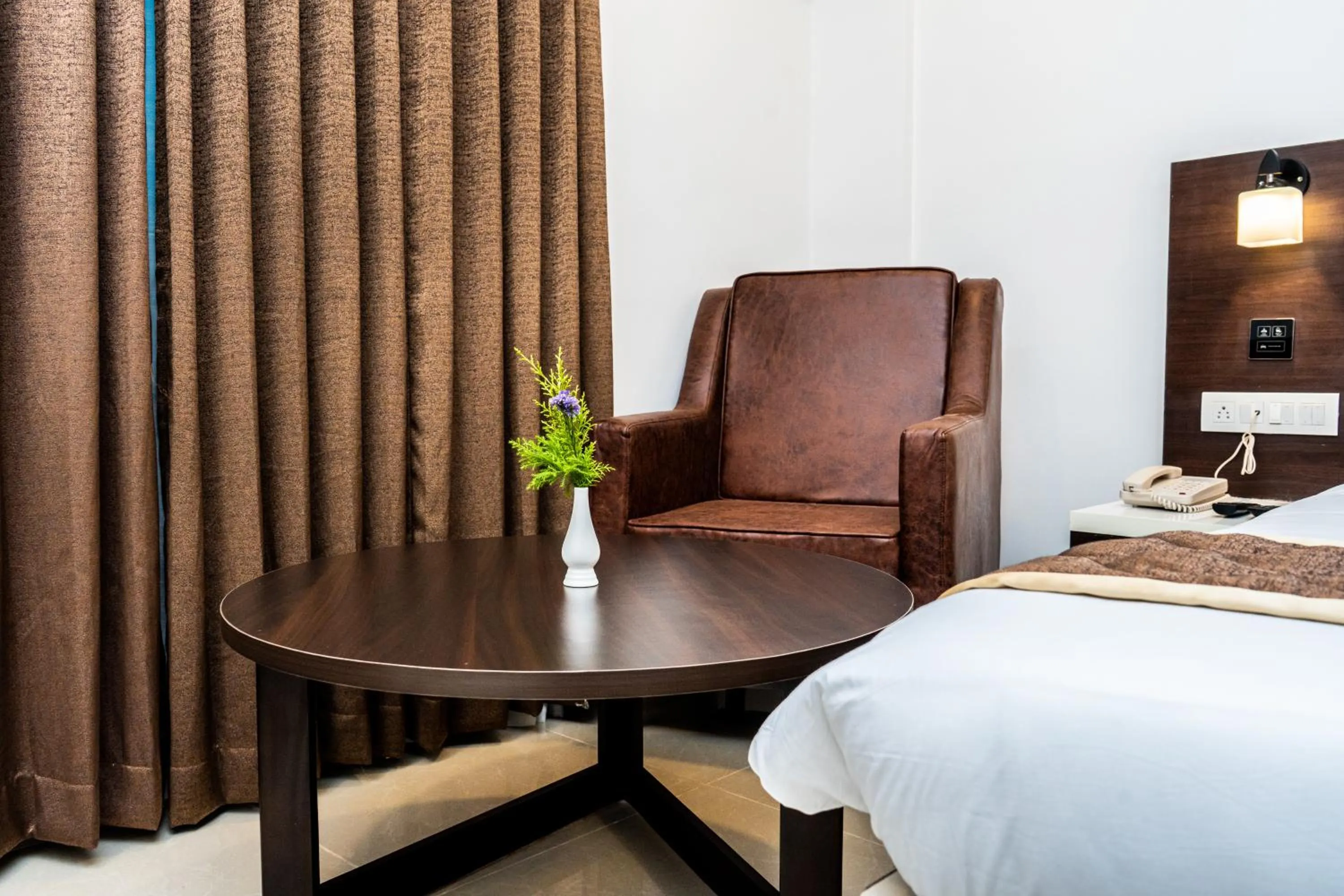 Bedroom, Bed in Marksman Resort