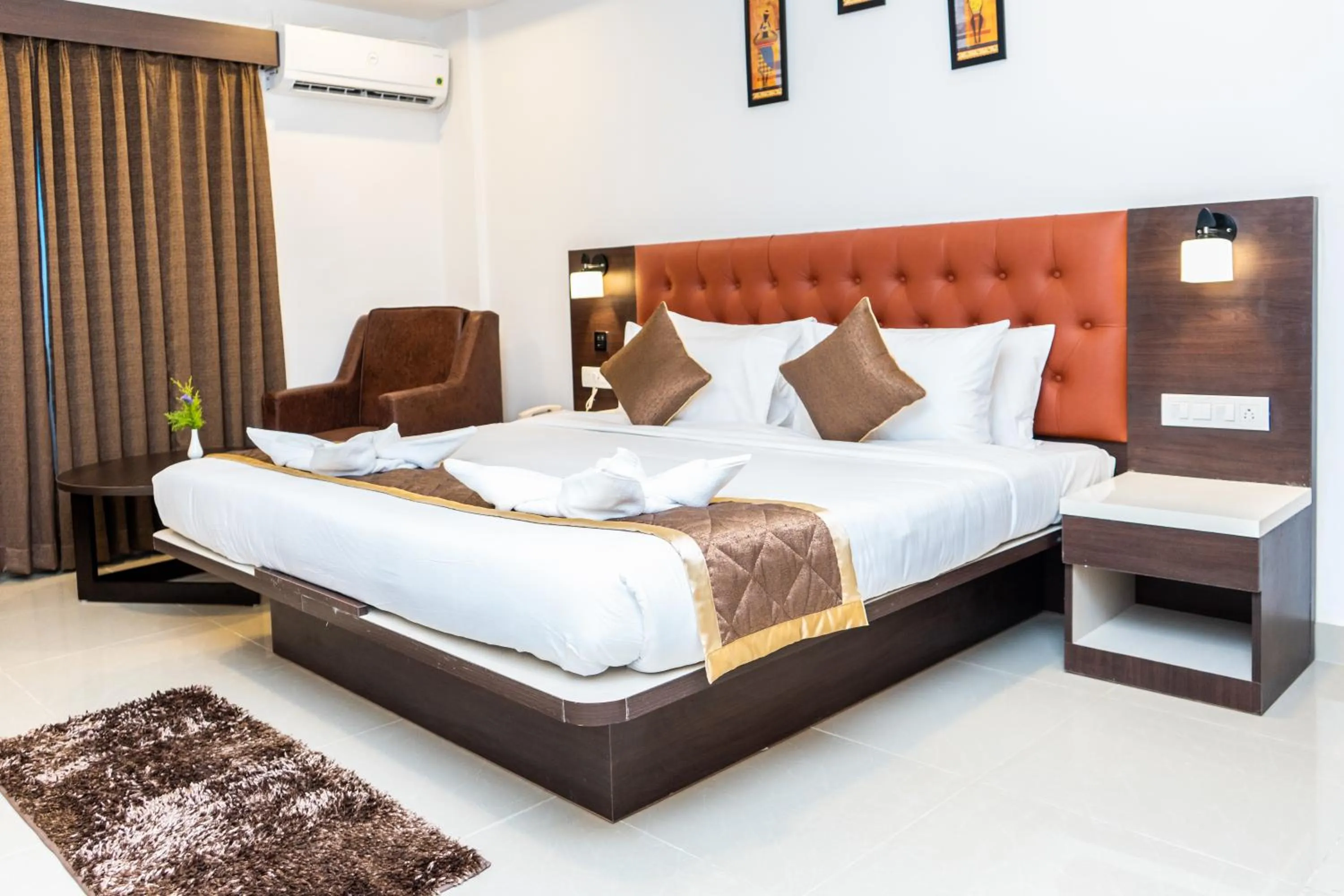 Bedroom, Bed in Marksman Resort