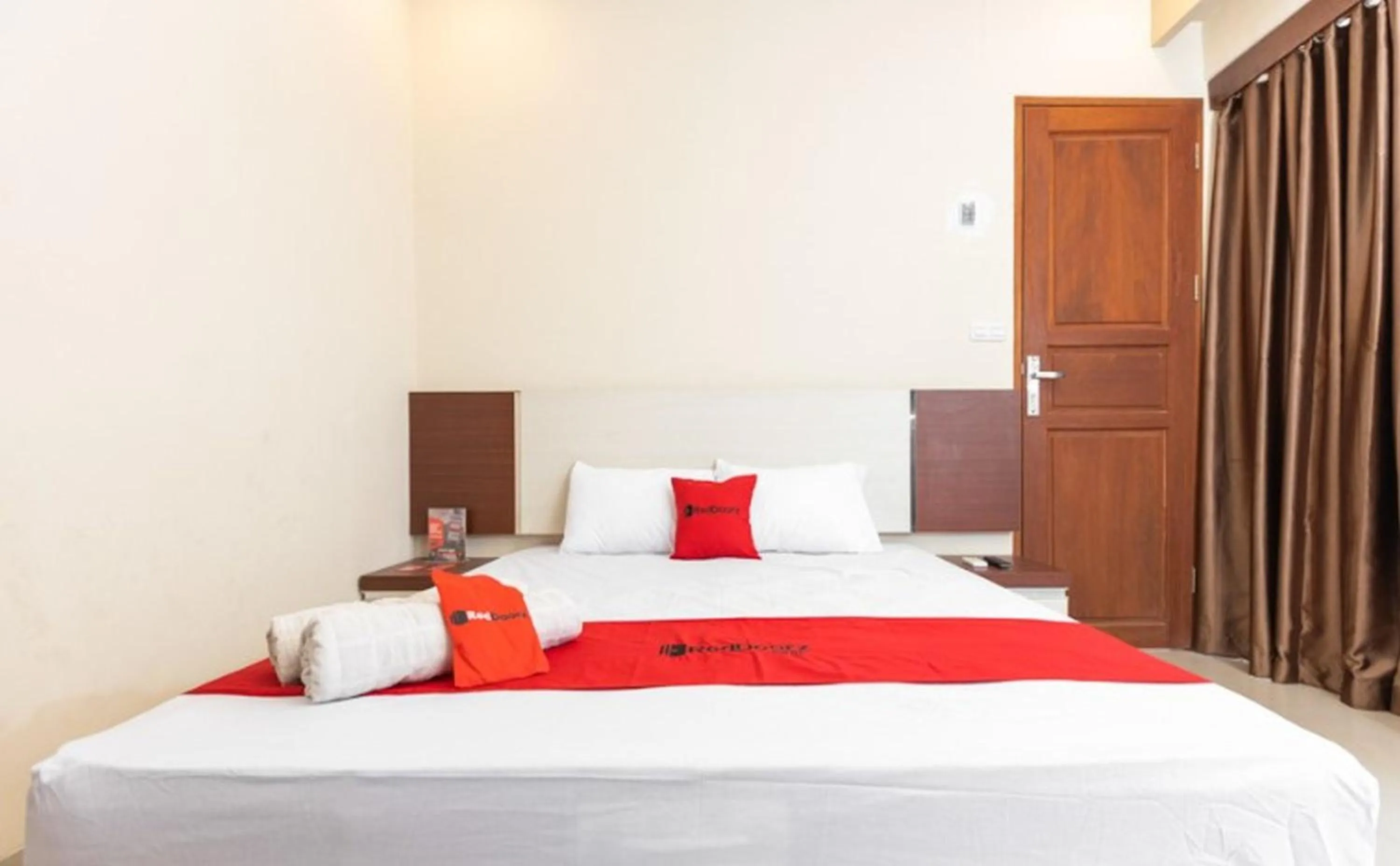 Bedroom, Bed in RedDoorz Syariah @ Batua Raya