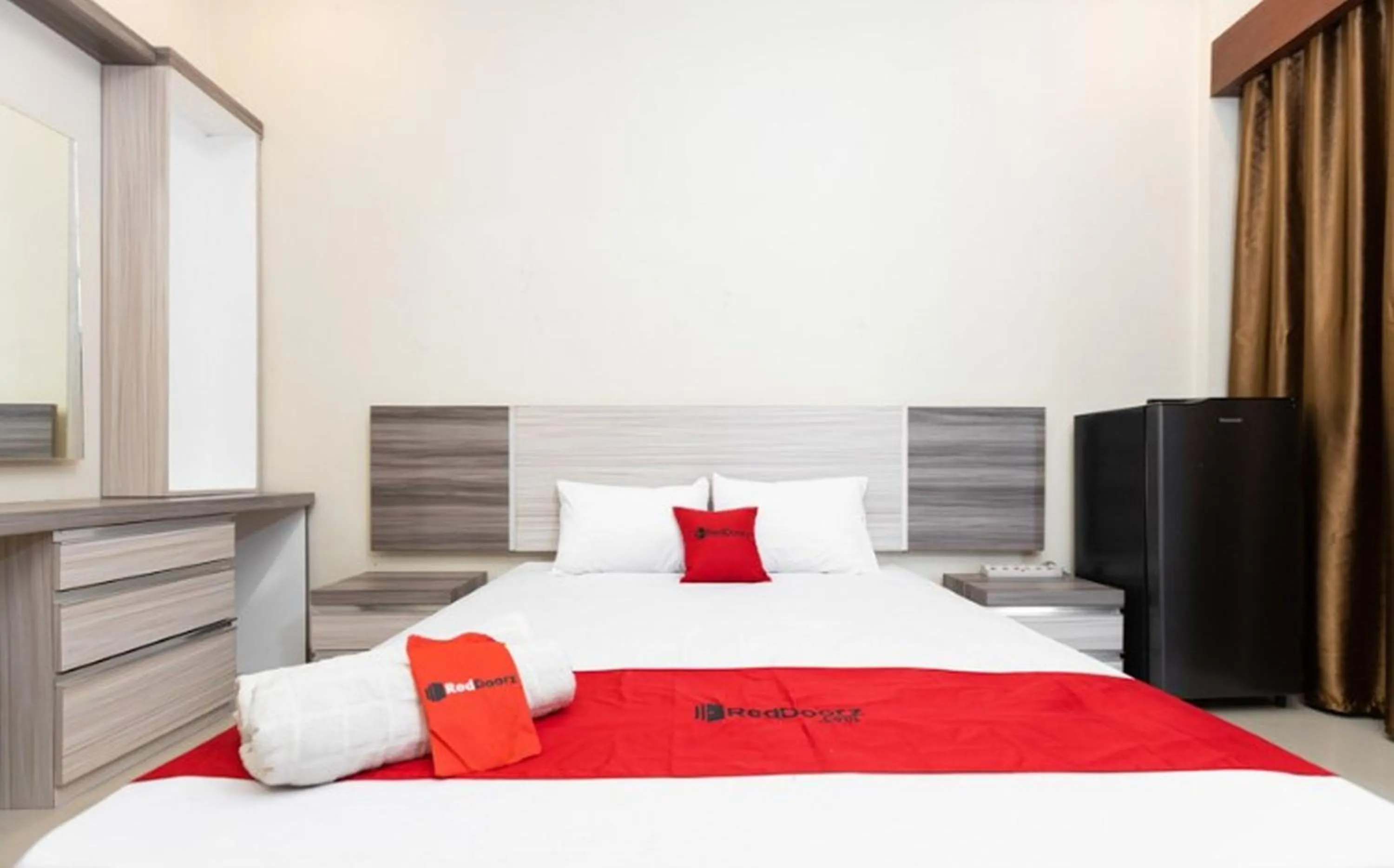 Bedroom, Bed in RedDoorz Syariah @ Batua Raya