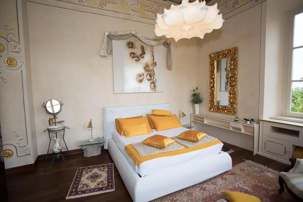 Bed in Villa Ghiringhelli