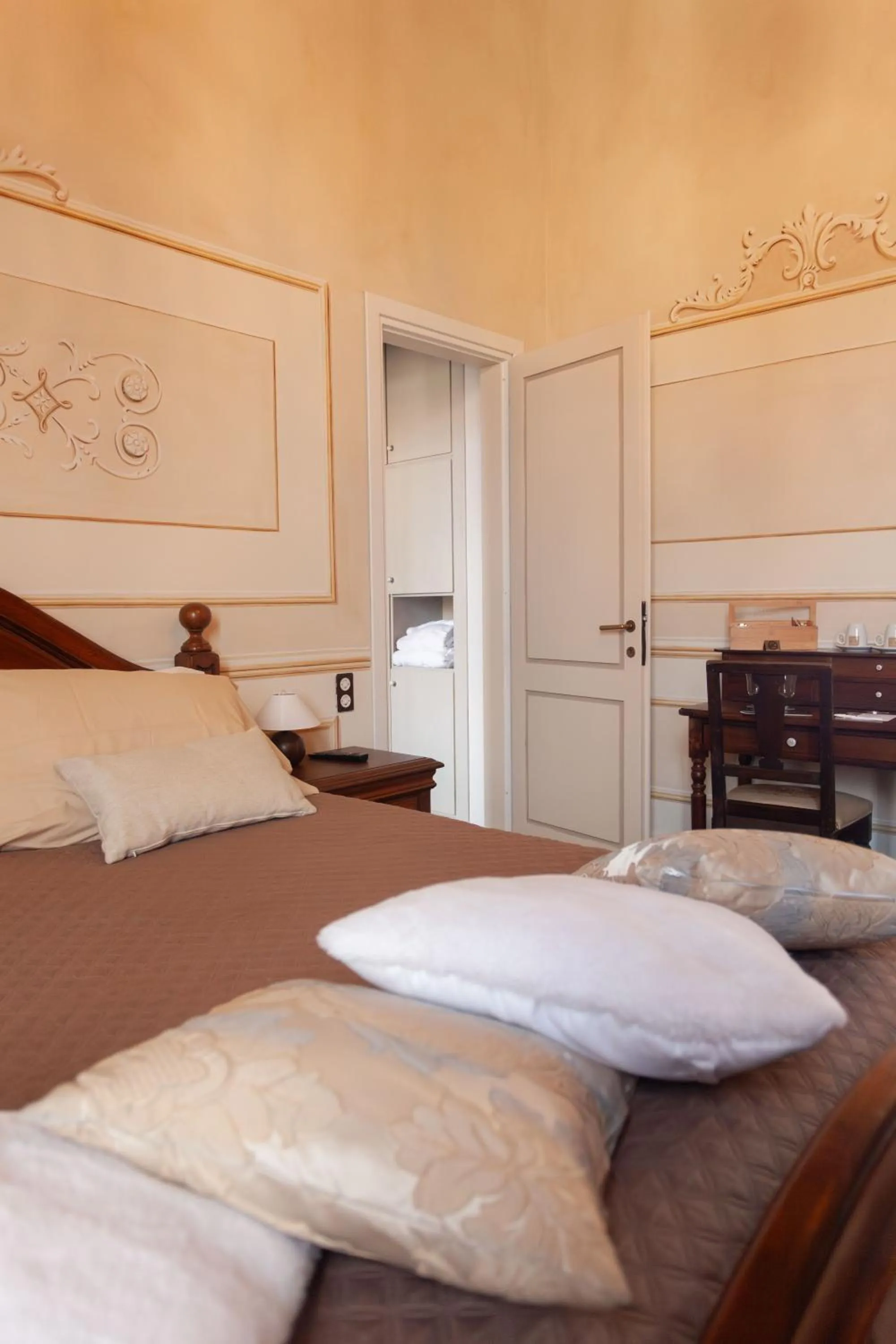 Bed in Villa Ghiringhelli