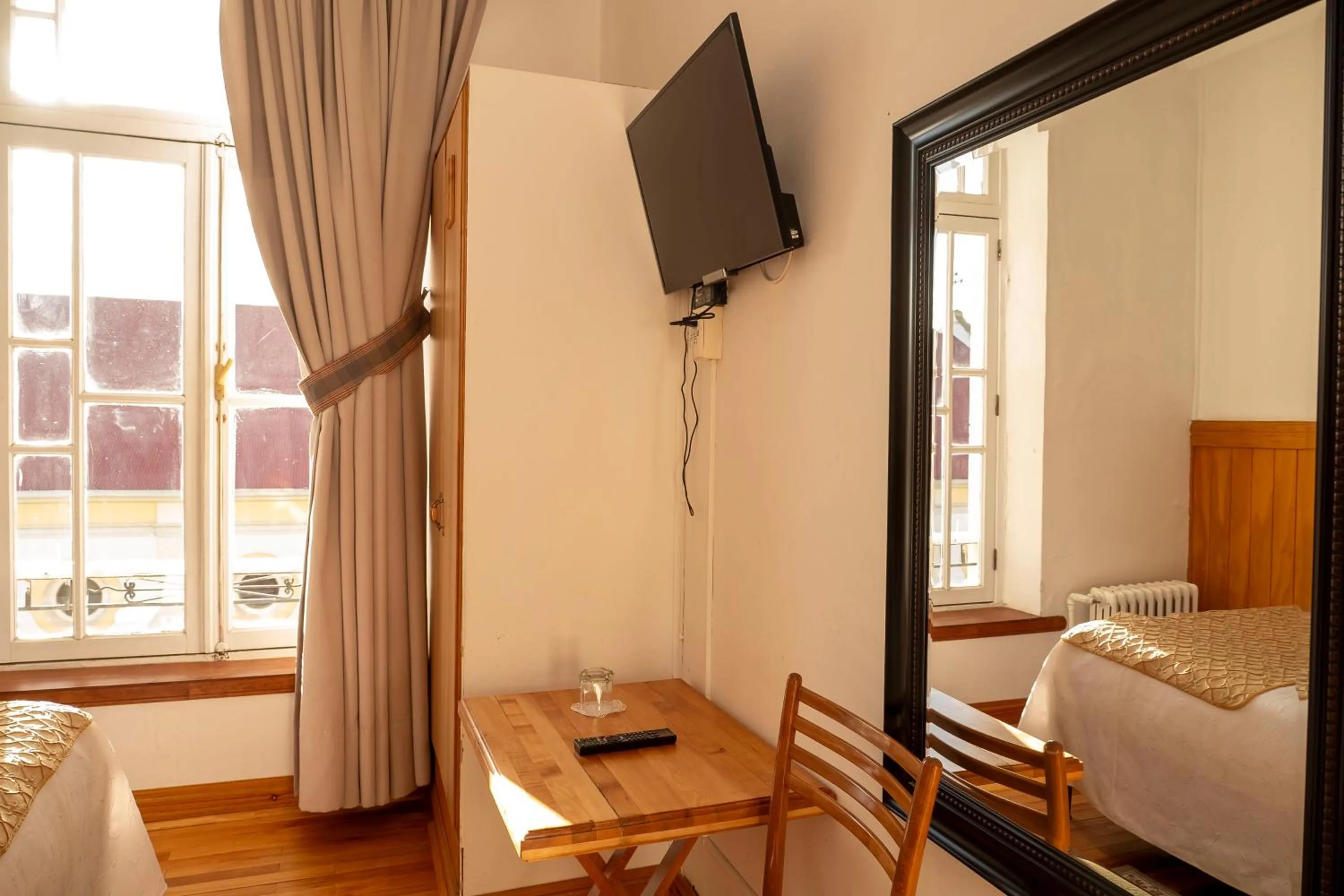 Bedroom, Bed in Hotel Plaza