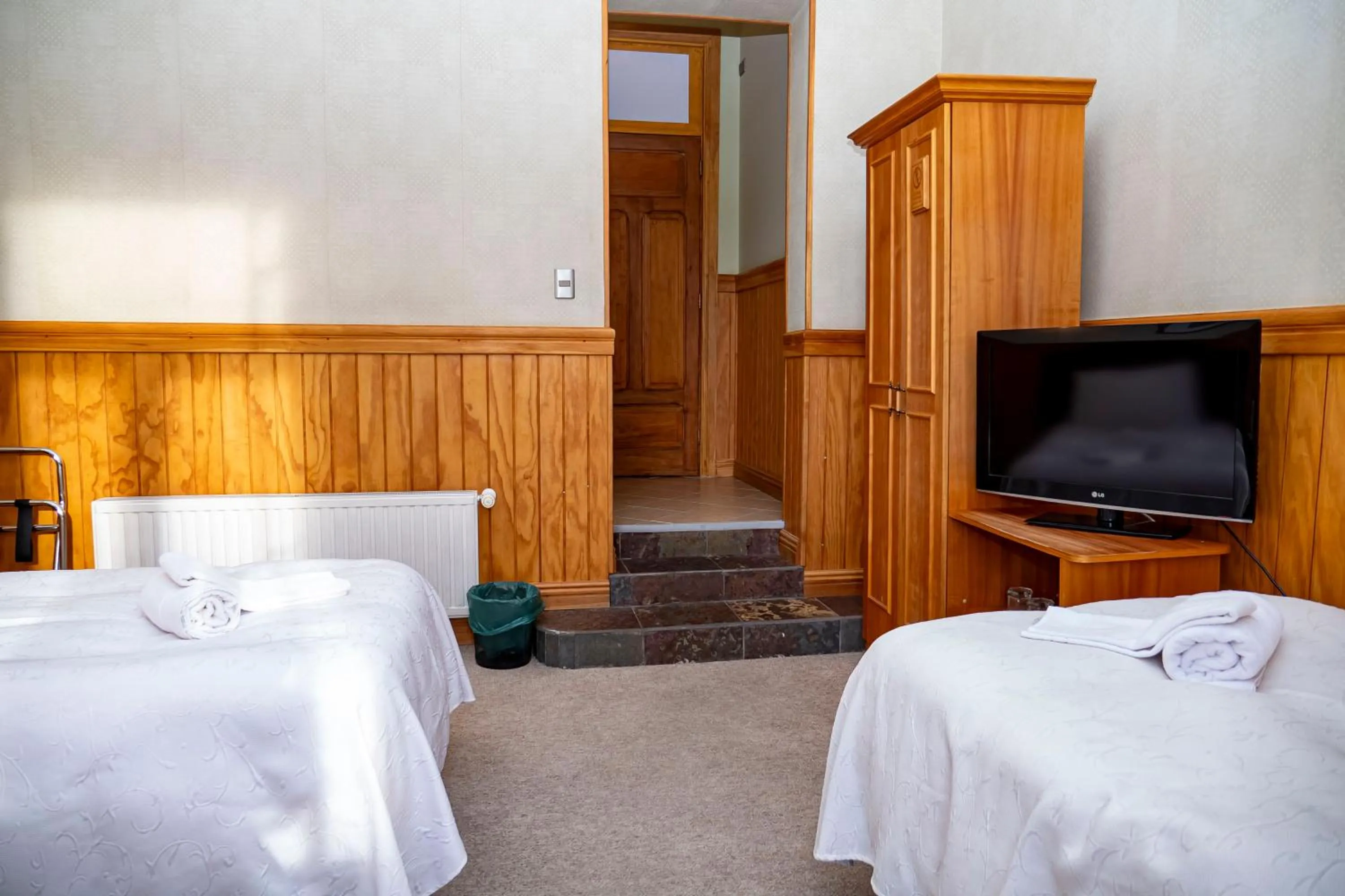 TV and multimedia, Bed in Hotel Plaza