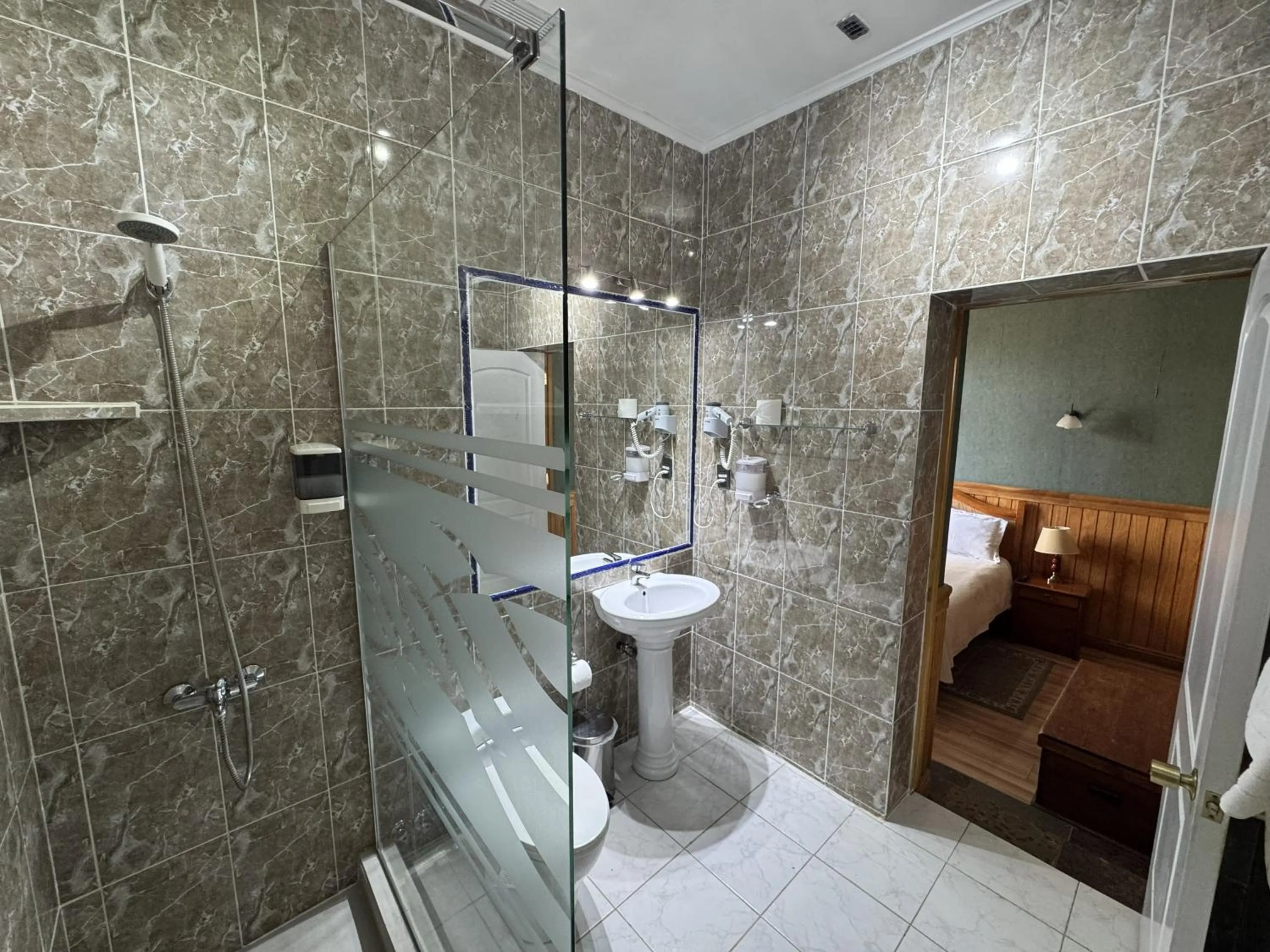 Bathroom in Hotel Plaza