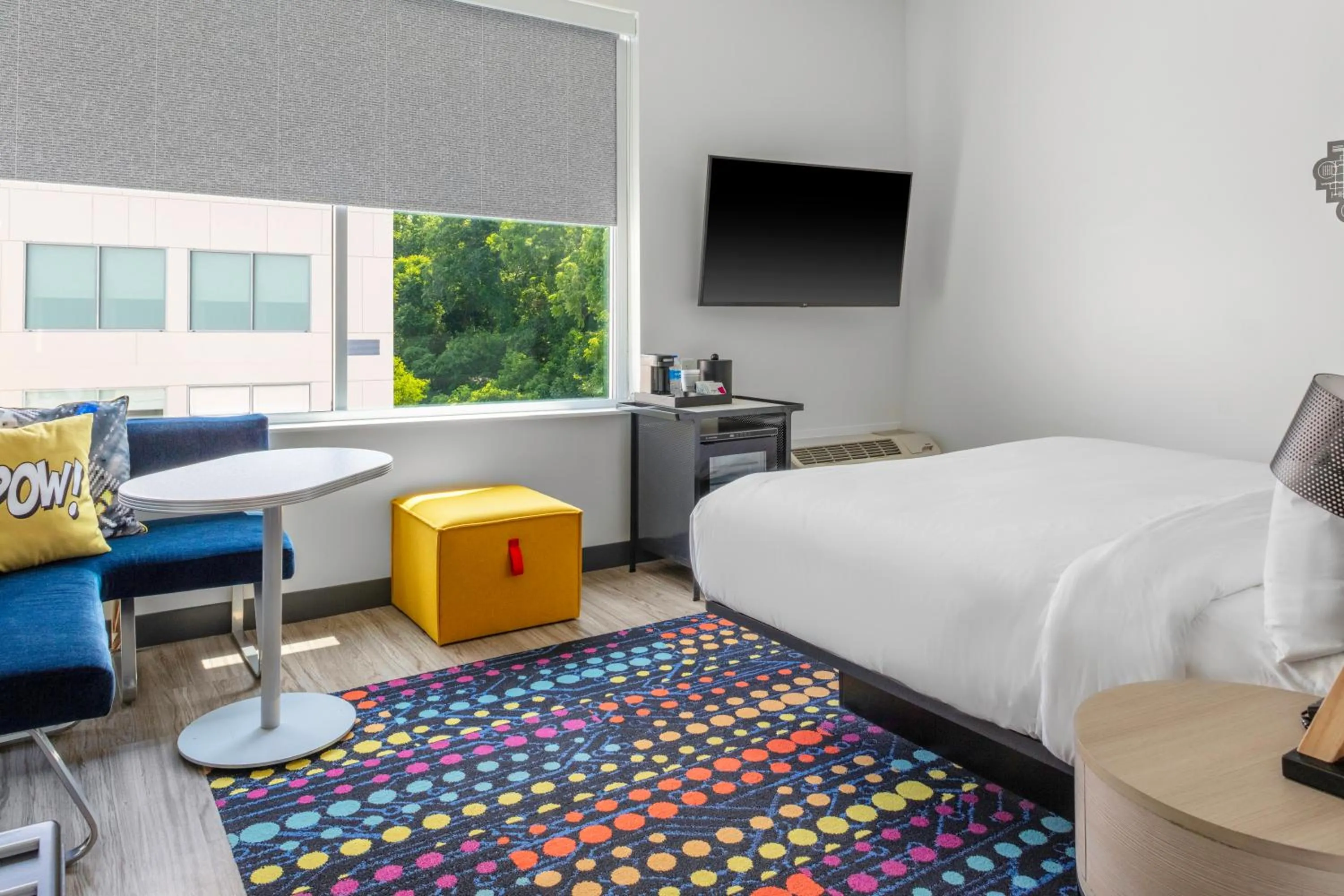 Guests, Bed in Aloft Nashville Airport