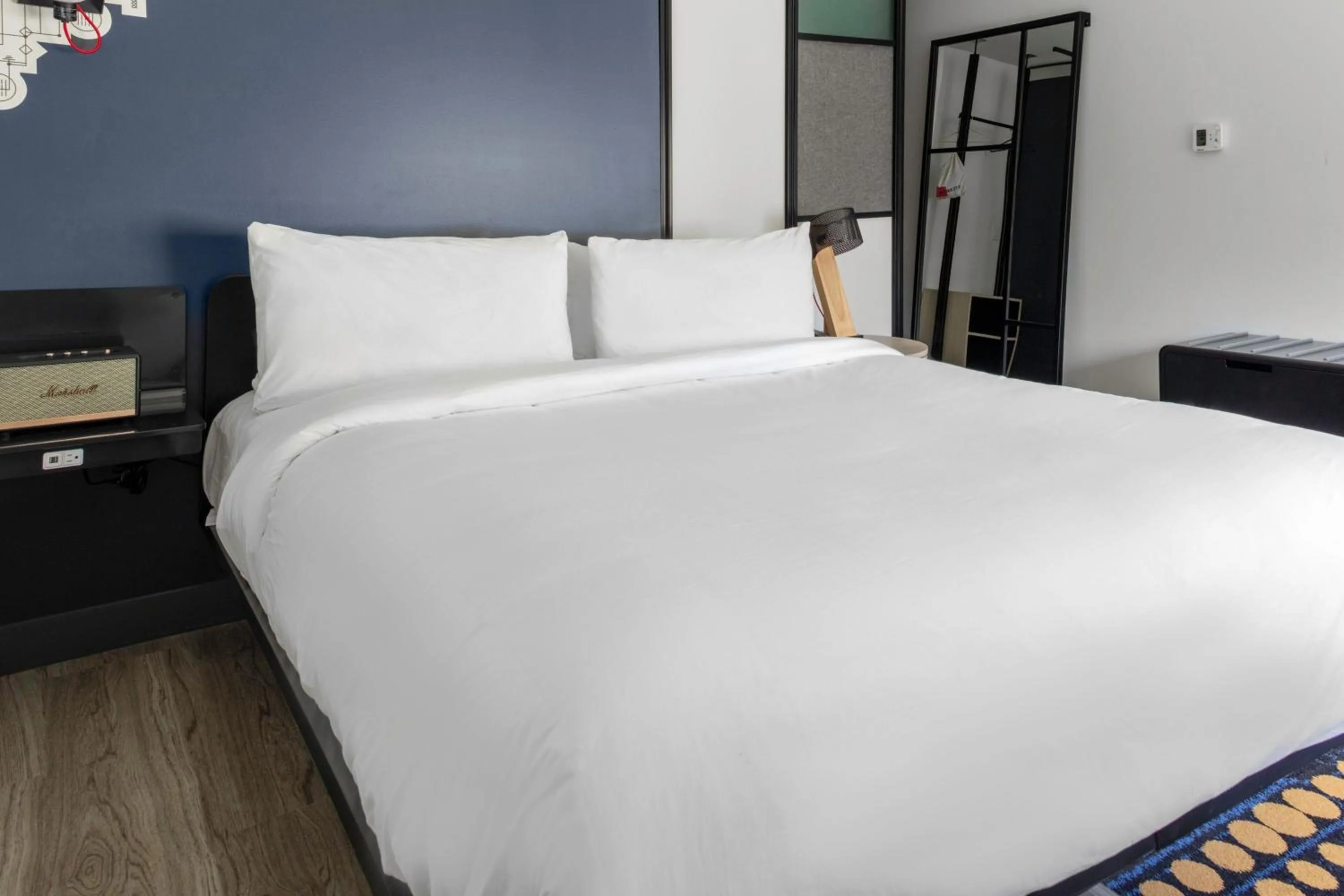 Photo of the whole room, Bed in Aloft Nashville Airport