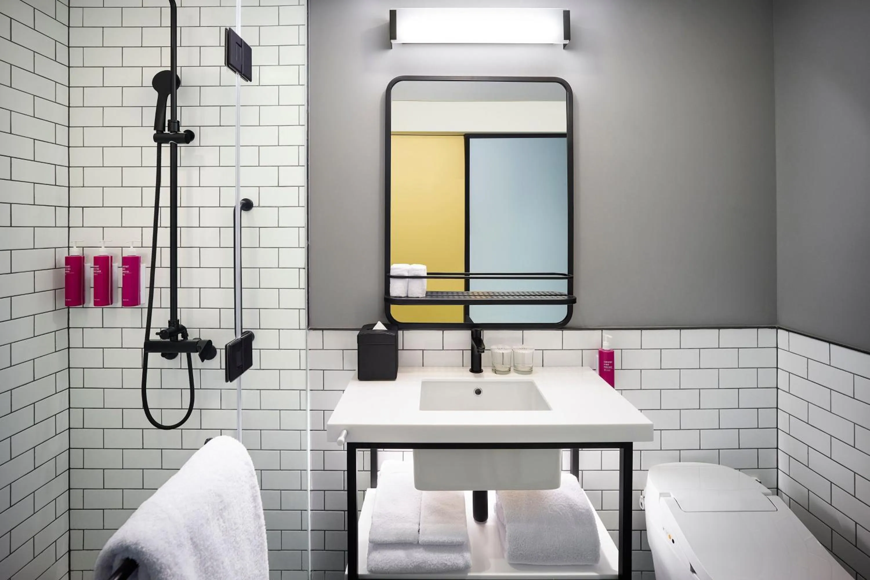 Bathroom, Bed in Moxy Seoul Myeongdong