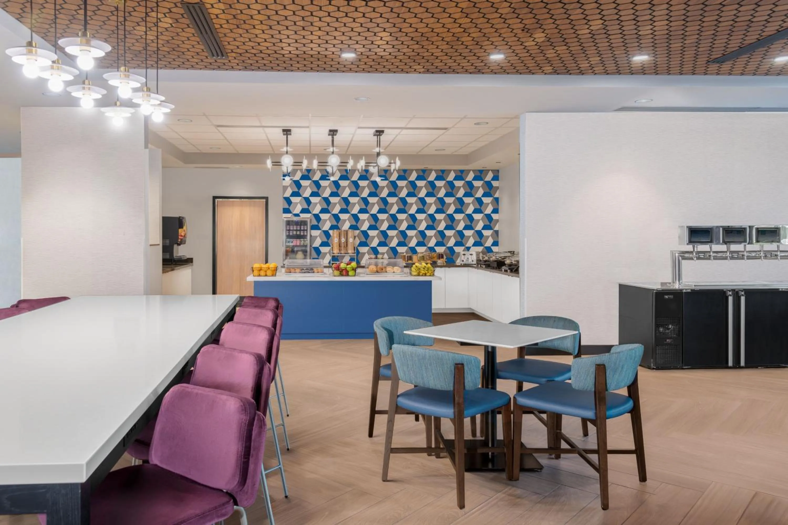 Breakfast in TownePlace Suites by Marriott Norfolk