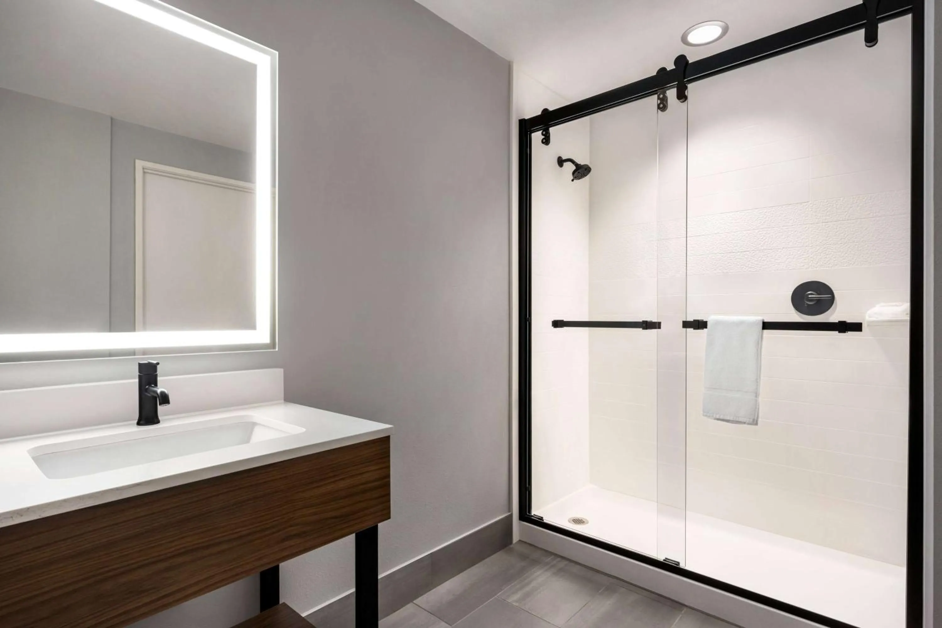 TV and multimedia in Hawthorn Extended Stay by Wyndham Del Rio