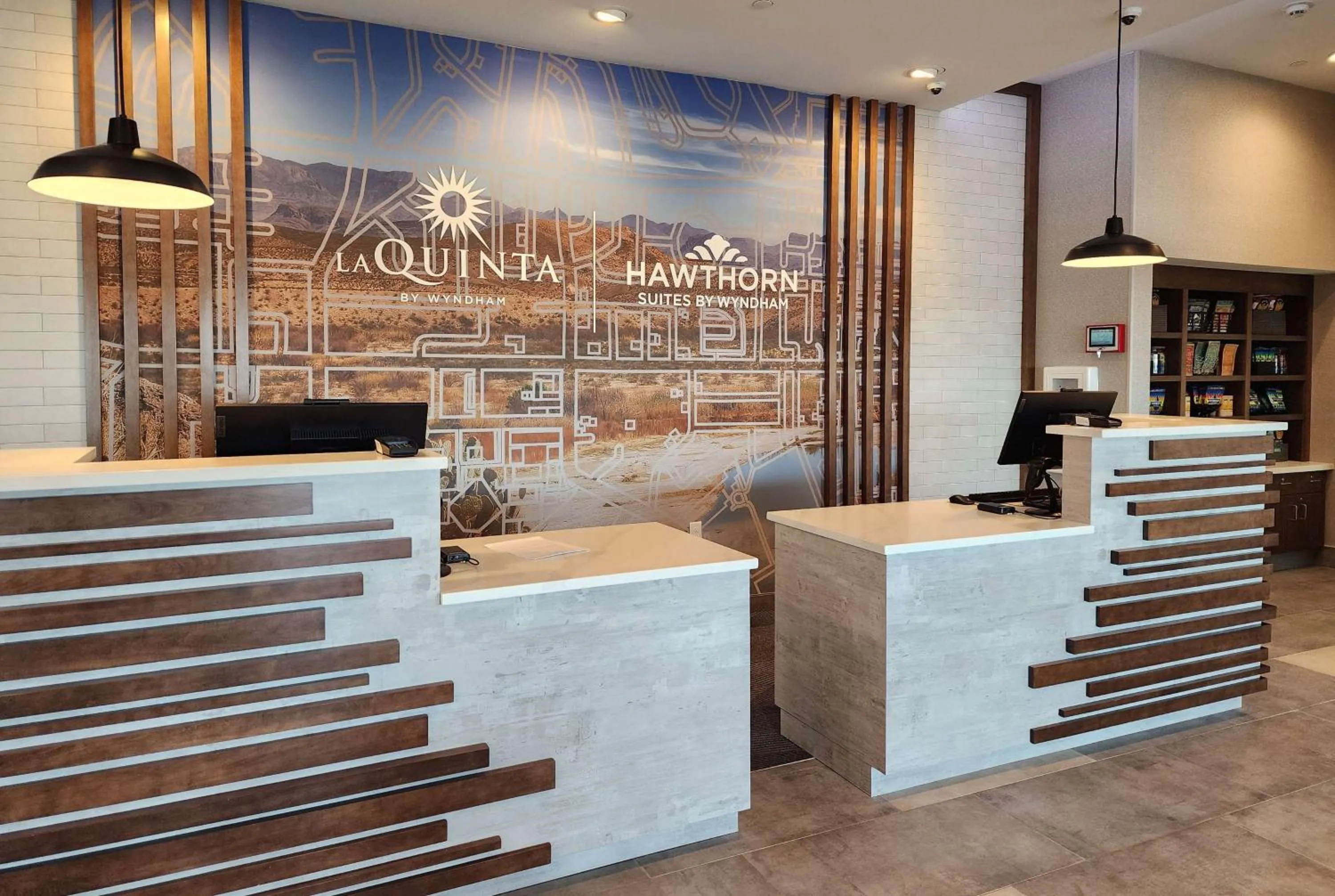Lobby or reception in La Quinta Inn & Suites by Wyndham Del Rio
