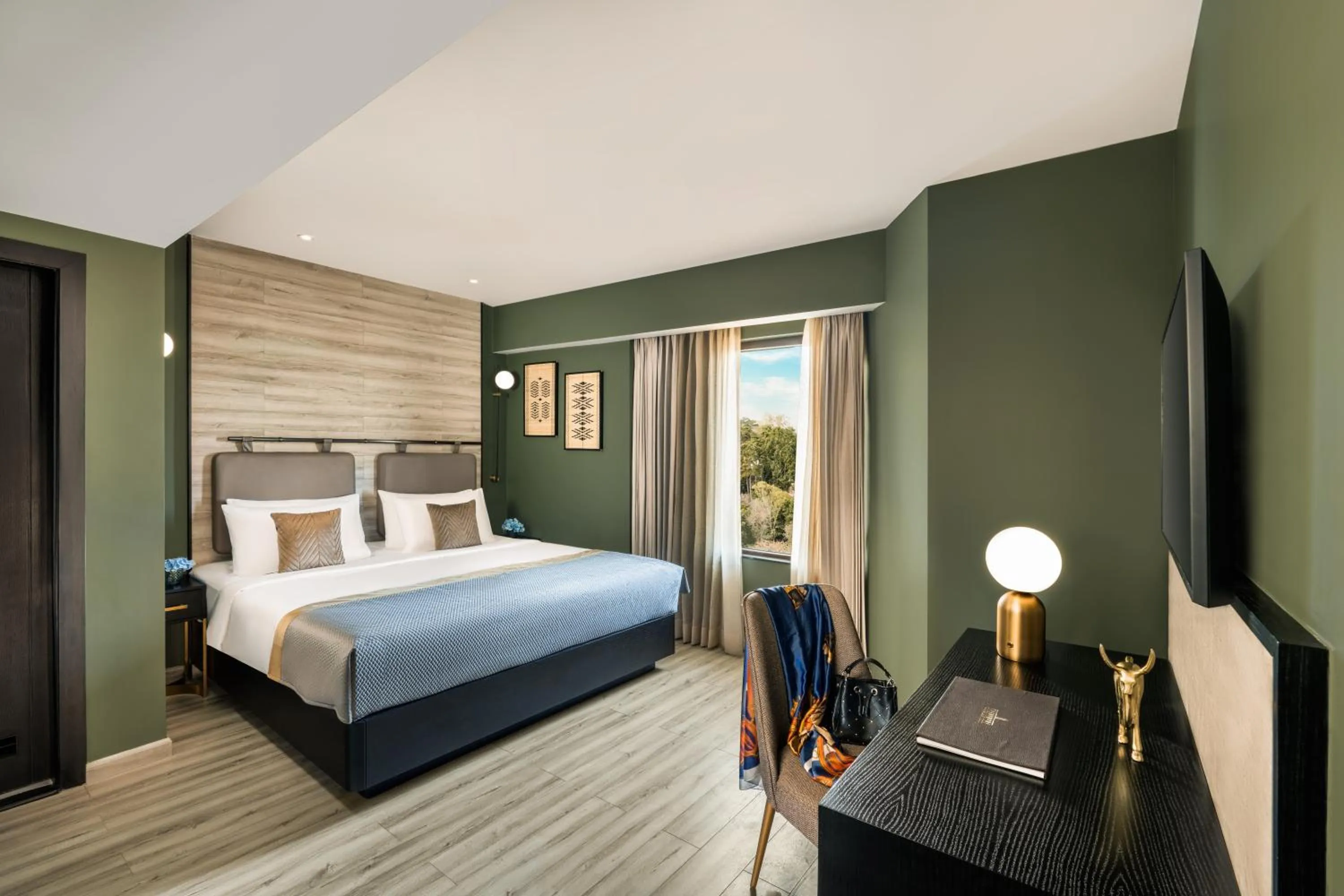 Bed in Vivanta Meghalaya Shillong