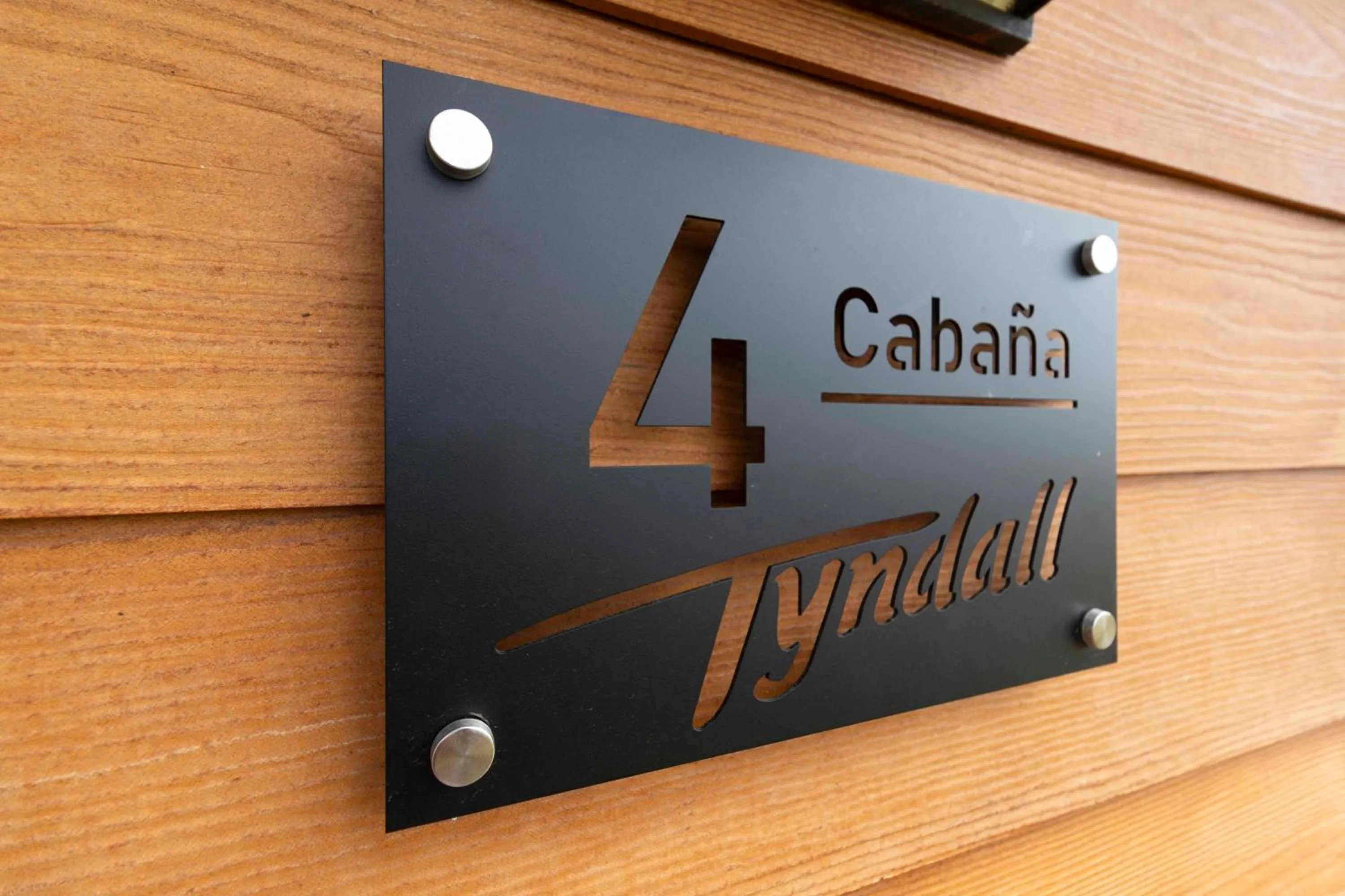 Logo/Certificate/Sign in Cabañas Lago Tyndall